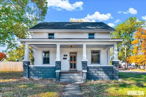 Homes For Sale - 186 N Cone Street<br/> Farmington, IL 61531