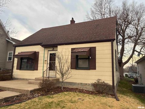 Homes For Sale - 834 S 18th Street<br/> Adams County, Quincy, IL 62301