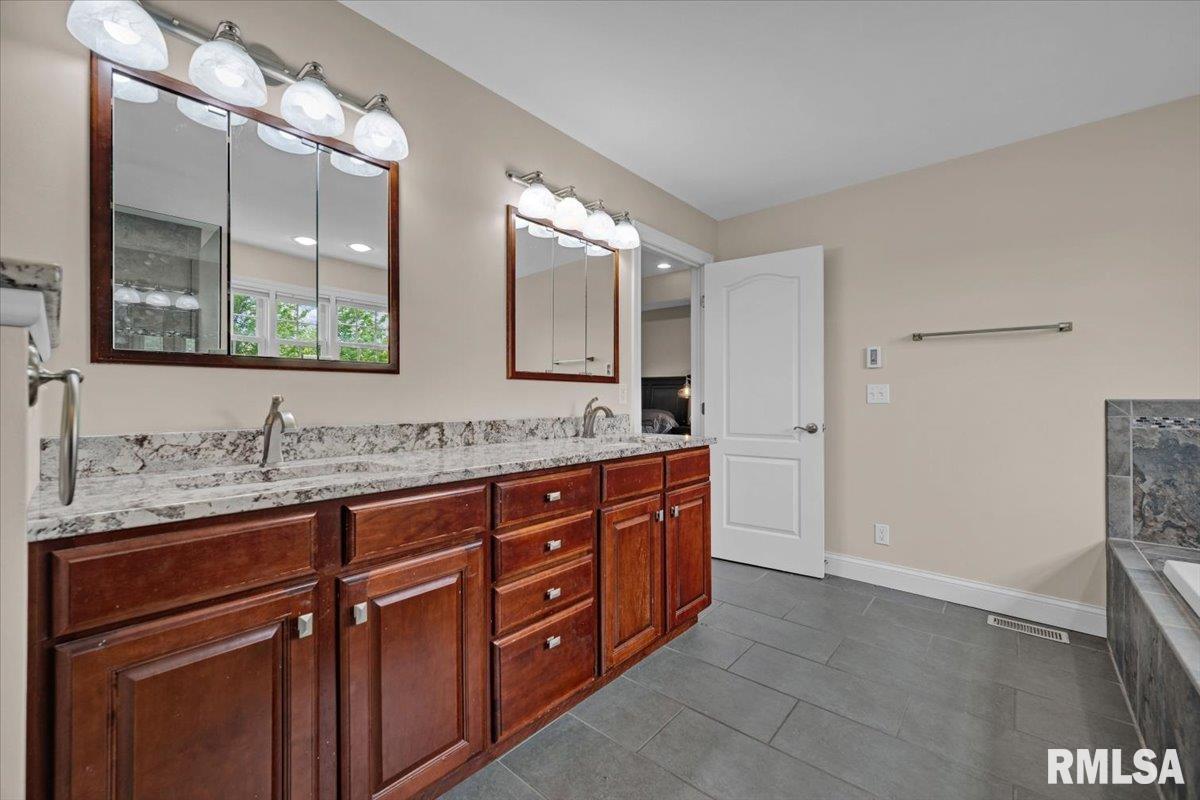 412 Westminster Road, Germantown Hills, Illinois image 19
