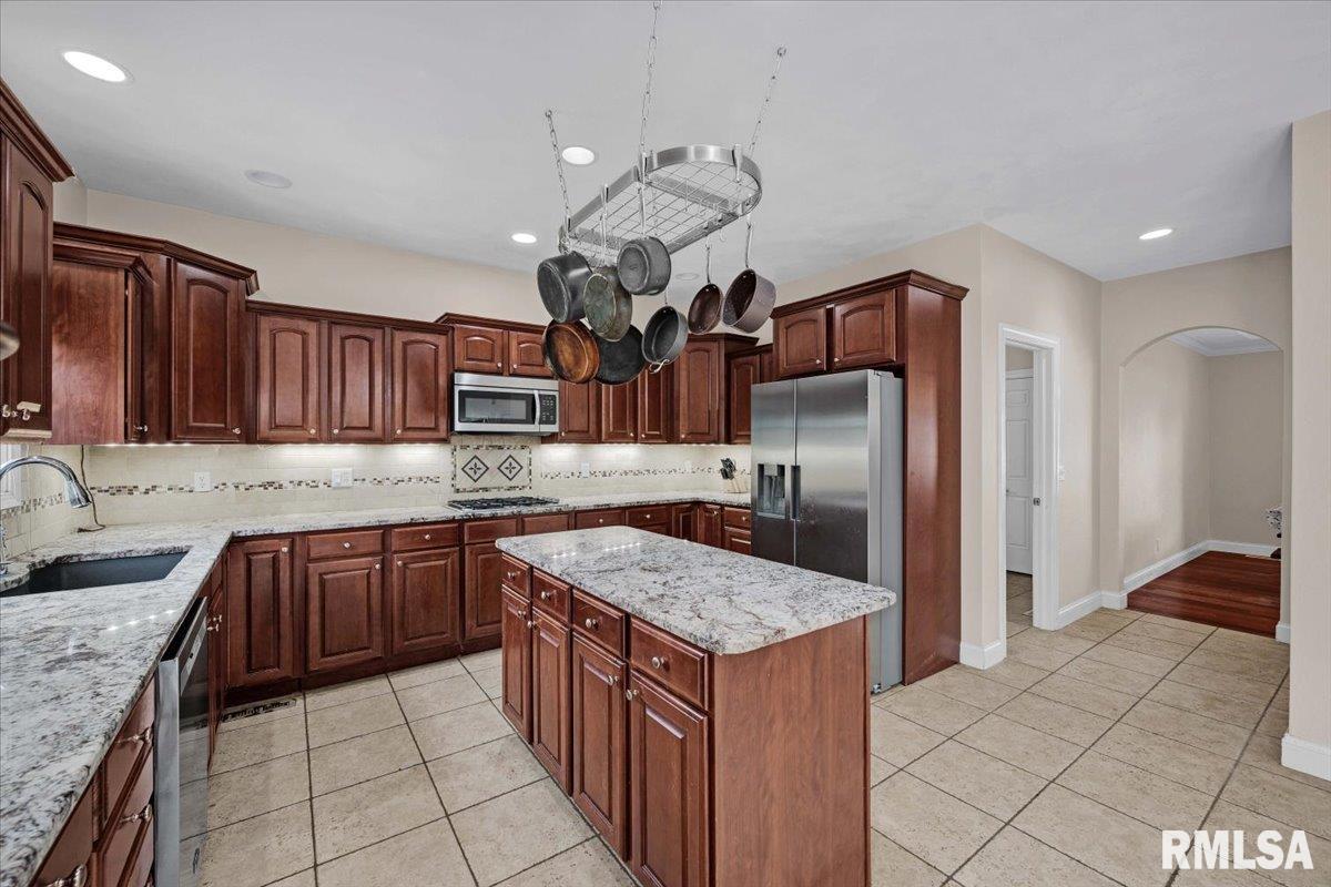 412 Westminster Road, Germantown Hills, Illinois image 9