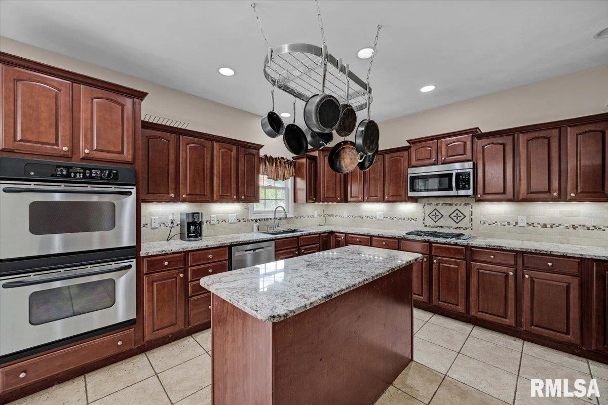412 Westminster Road, Germantown Hills, Illinois image 10