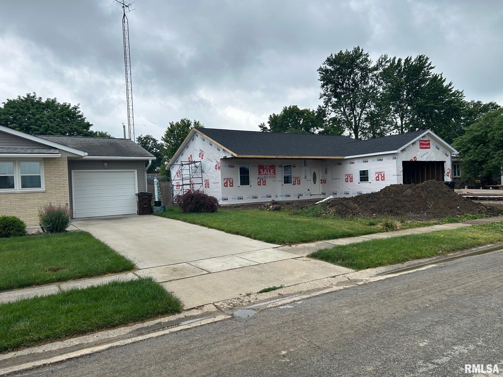 910 E Heights Avenue, Taylorville, Illinois image 1