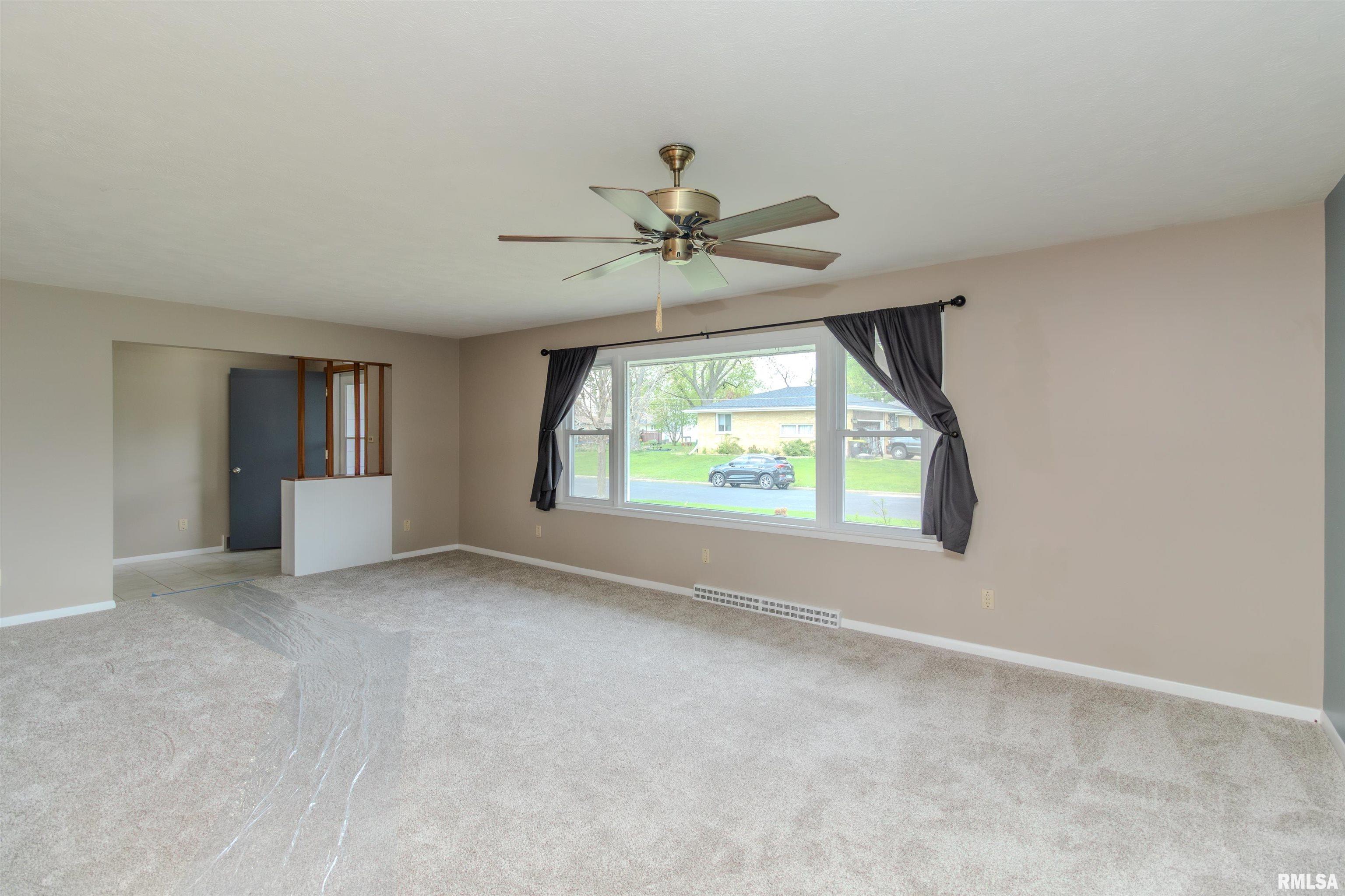 501 W High Street, Roanoke, Illinois image 17