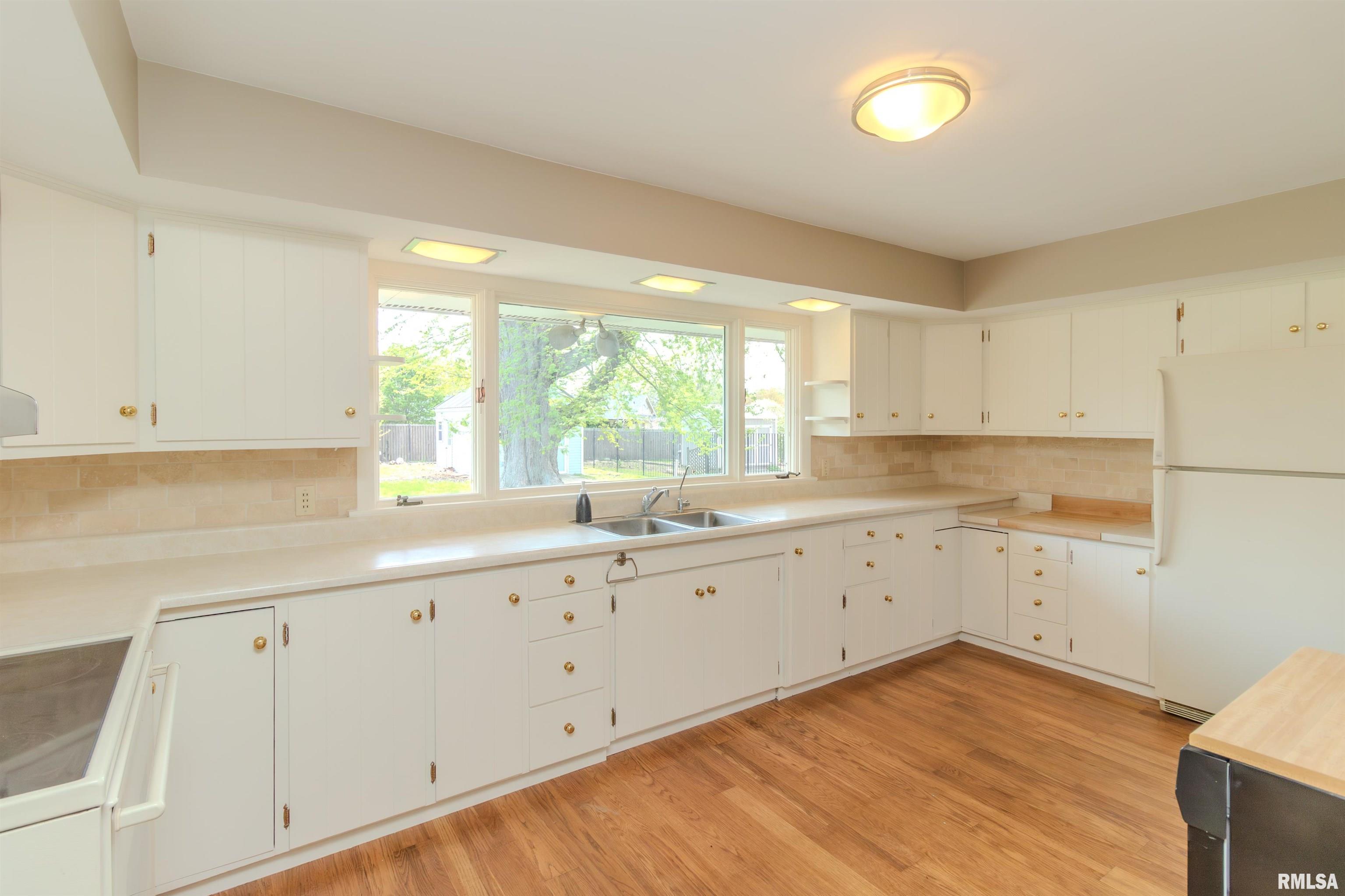 501 W High Street, Roanoke, Illinois image 9