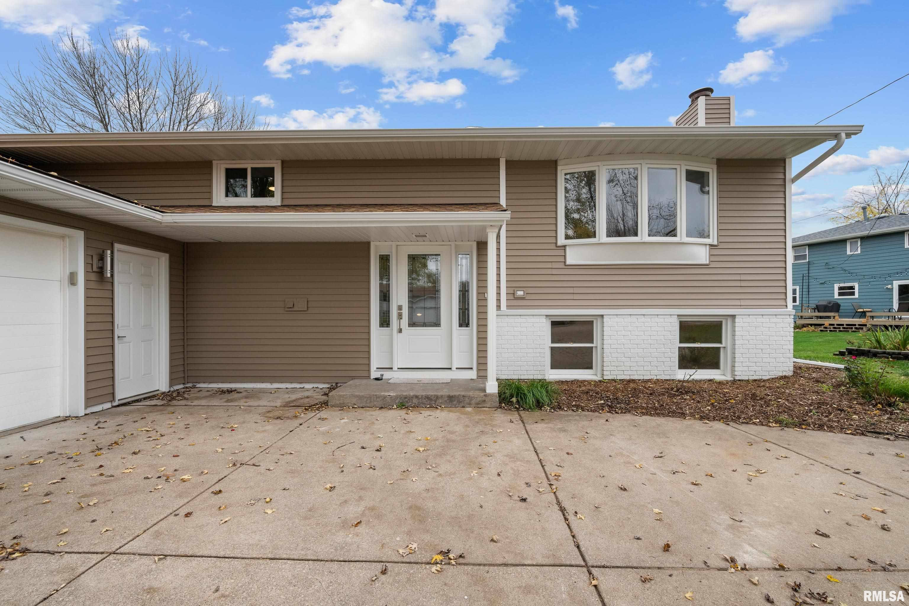 4029 Denniston Court, Bettendorf, Iowa image 3