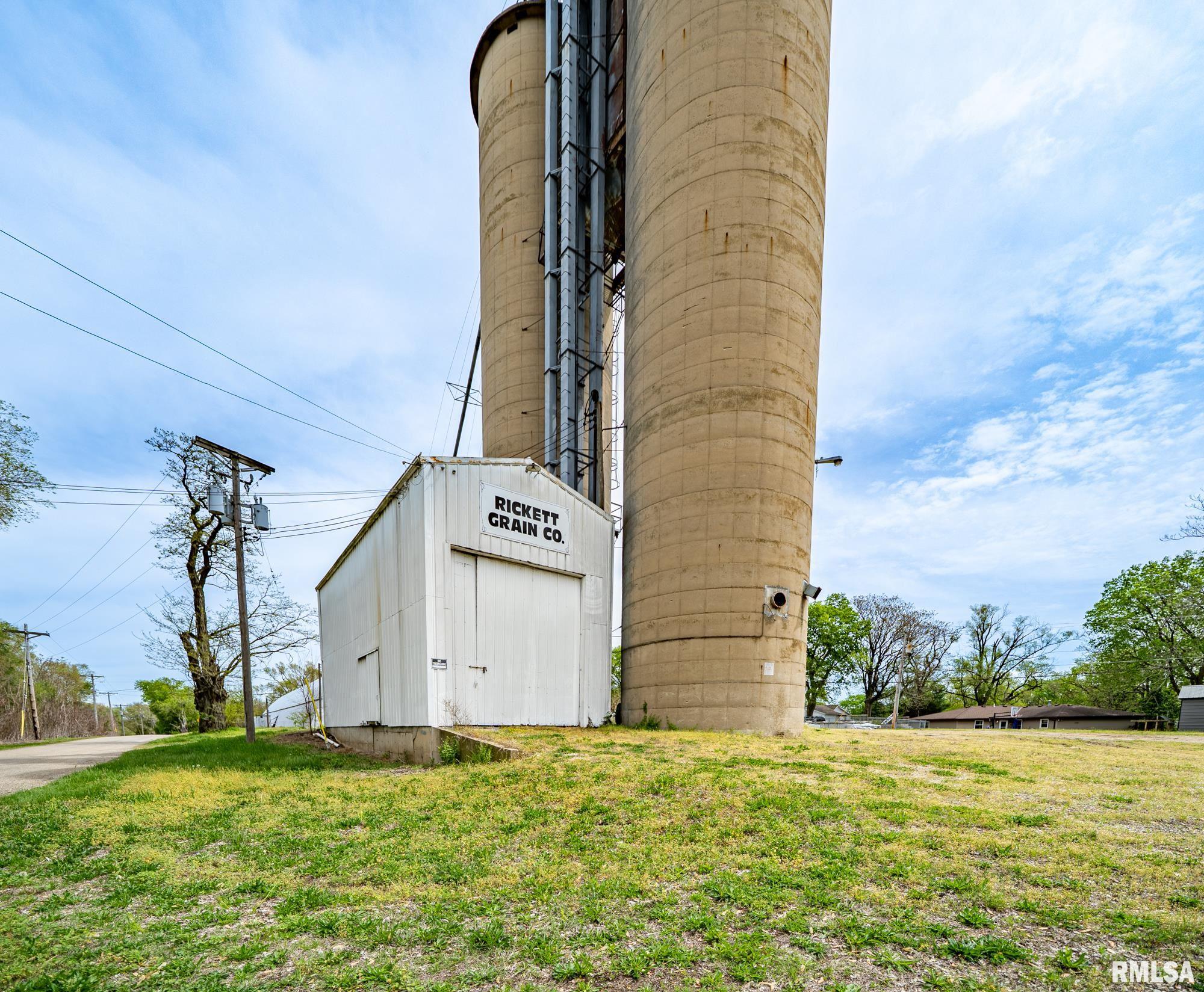 300 N Broadway Street, Manito, Illinois image 2