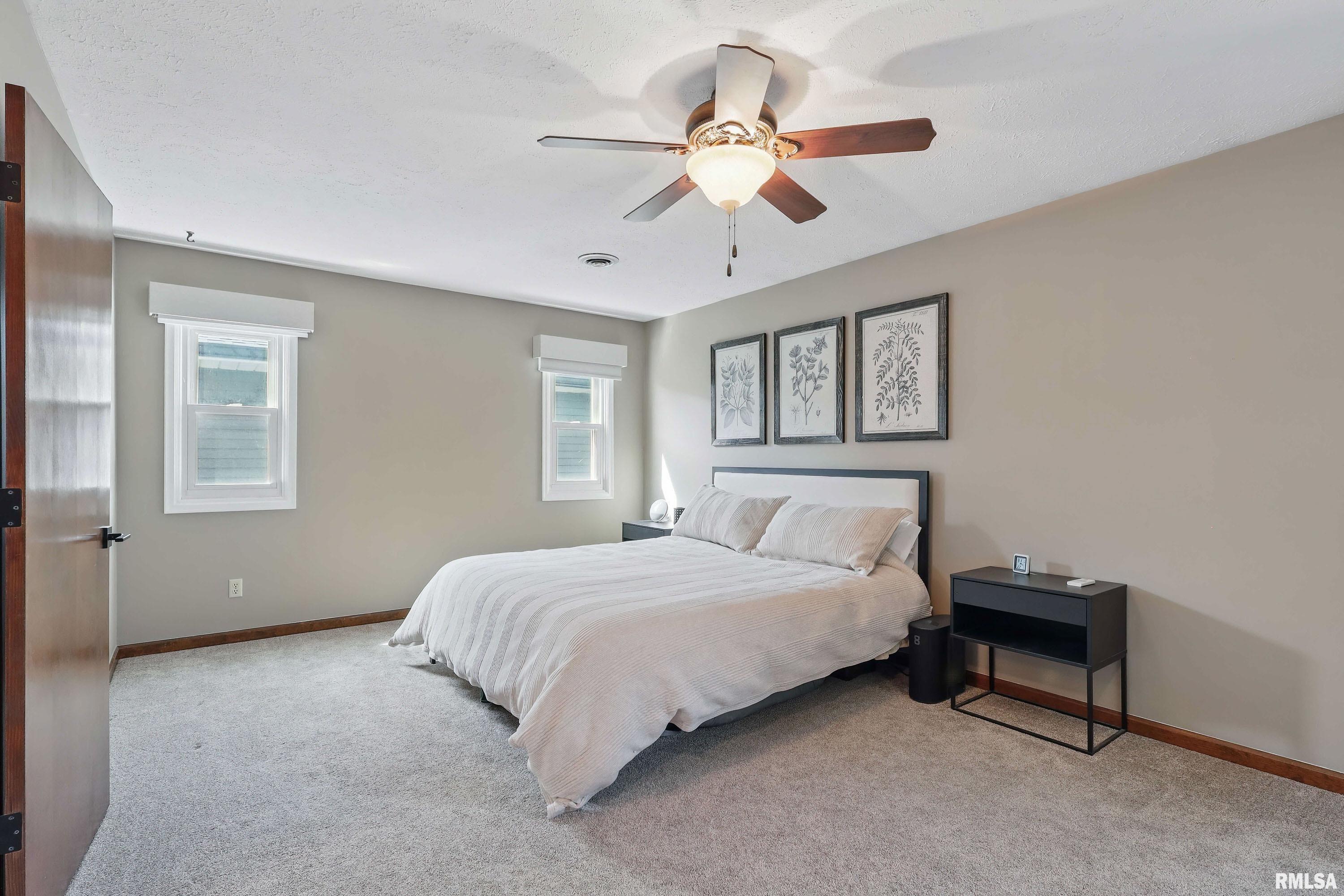 5952 Crow Valley Park Drive, Davenport, Iowa image 20