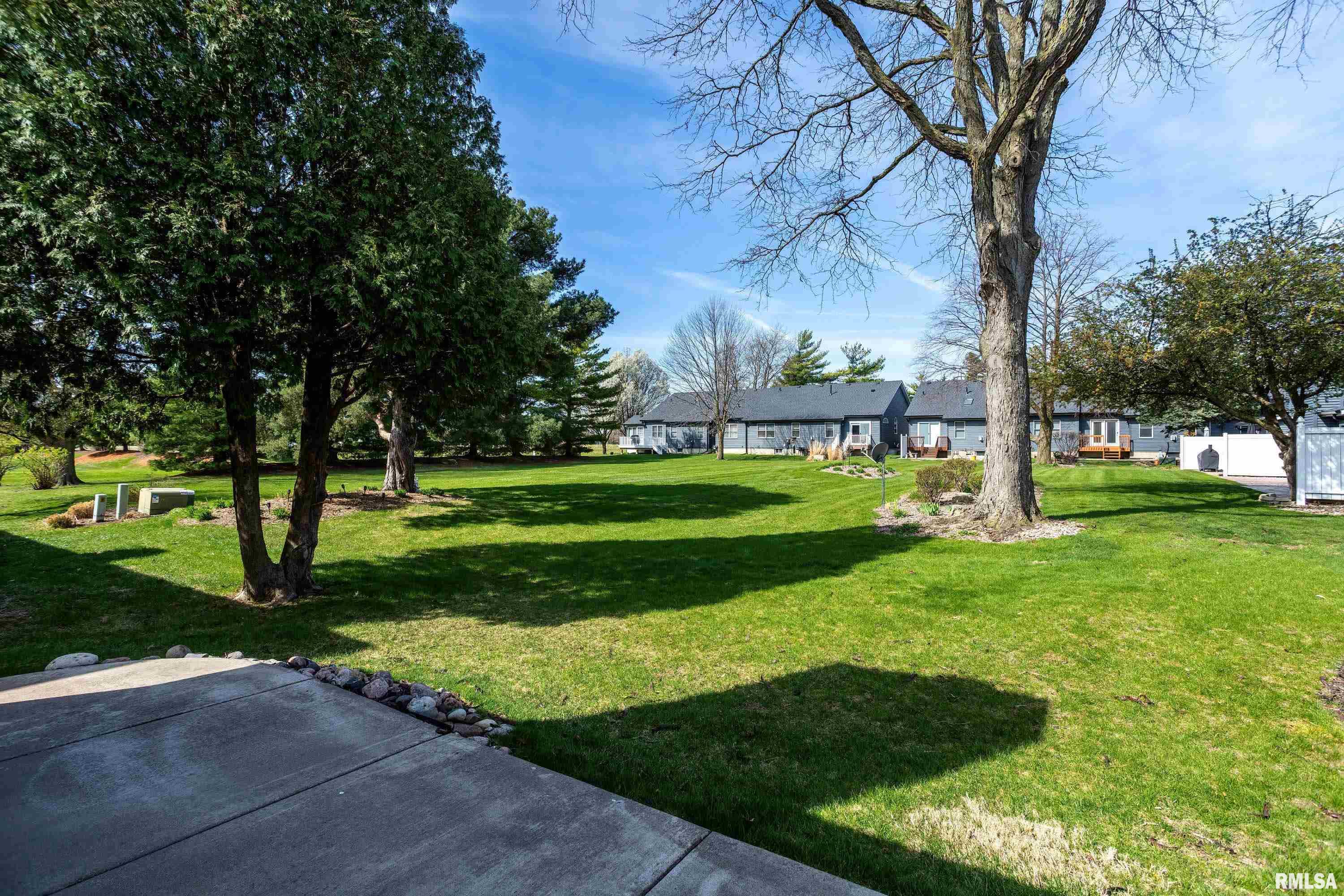 5952 Crow Valley Park Drive, Davenport, Iowa image 5