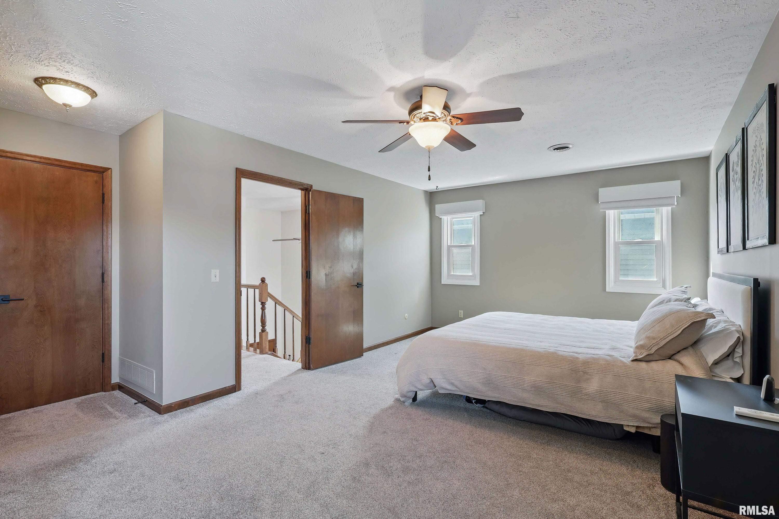 5952 Crow Valley Park Drive, Davenport, Iowa image 19