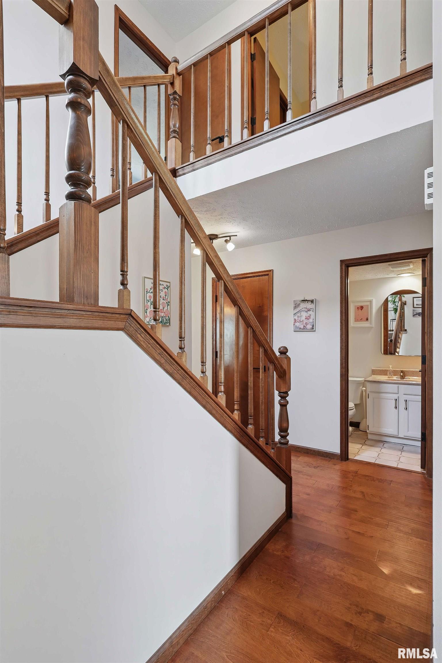 5952 Crow Valley Park Drive, Davenport, Iowa image 8
