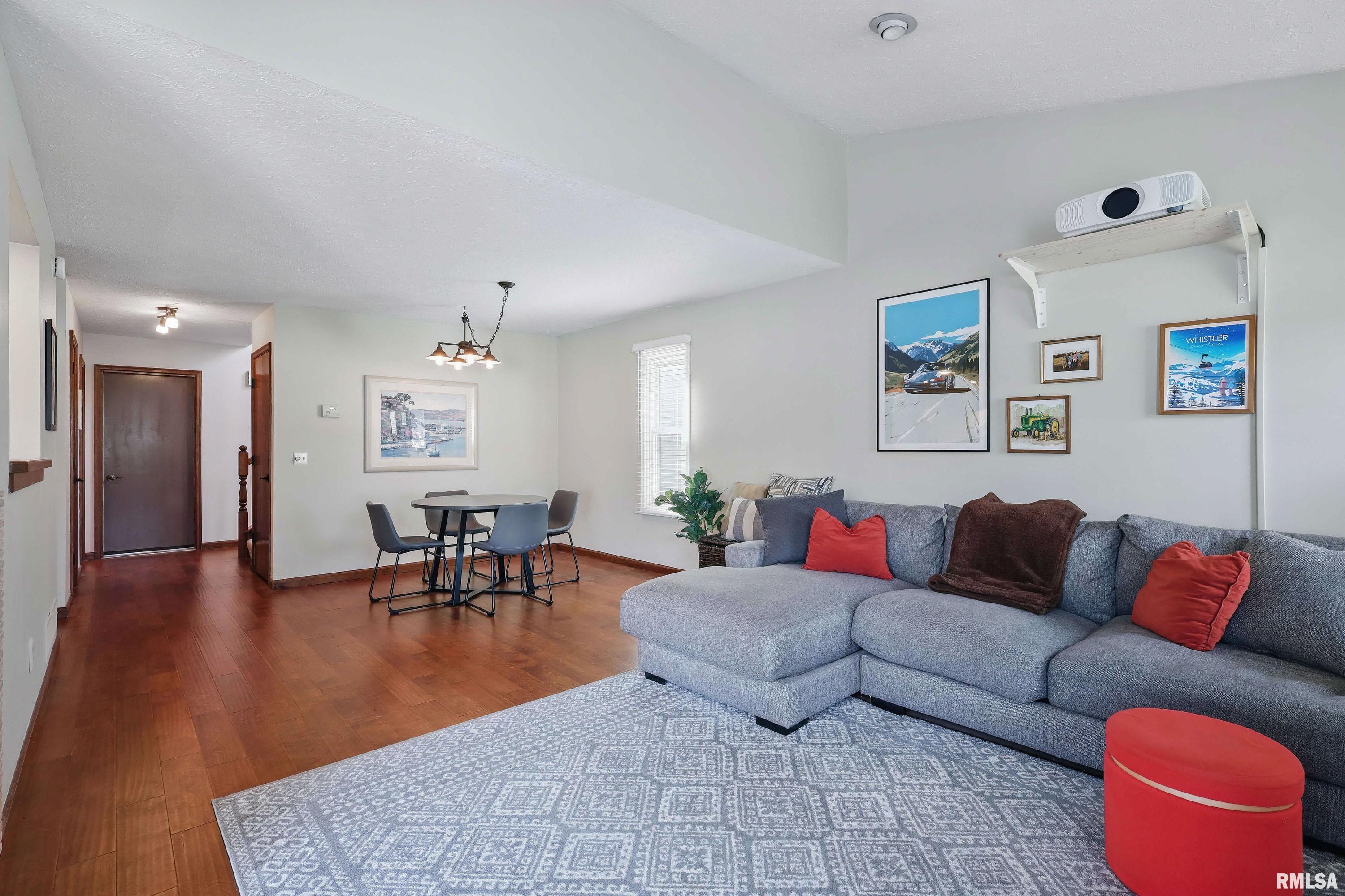 5952 Crow Valley Park Drive, Davenport, Iowa image 9