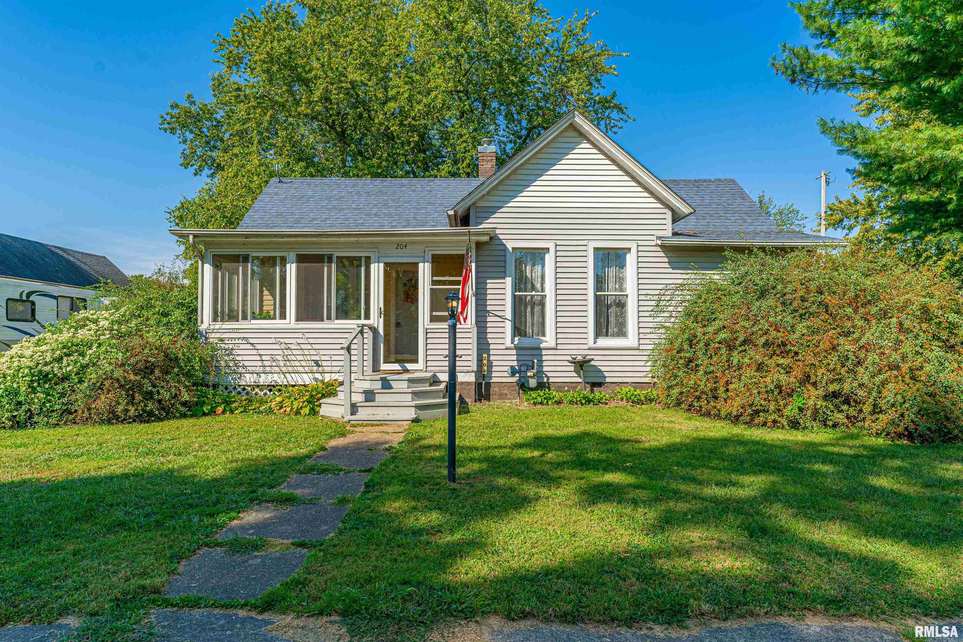 204 N LOGAN Street