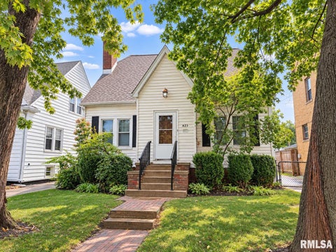 Homes For Sale - 823 W Meadows Place<br/> Peoria, IL 61604