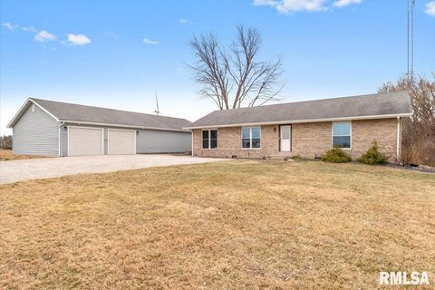 Homes For Sale - 14201 Williamson Road<br/> Macoupin County, Virden, IL 62690