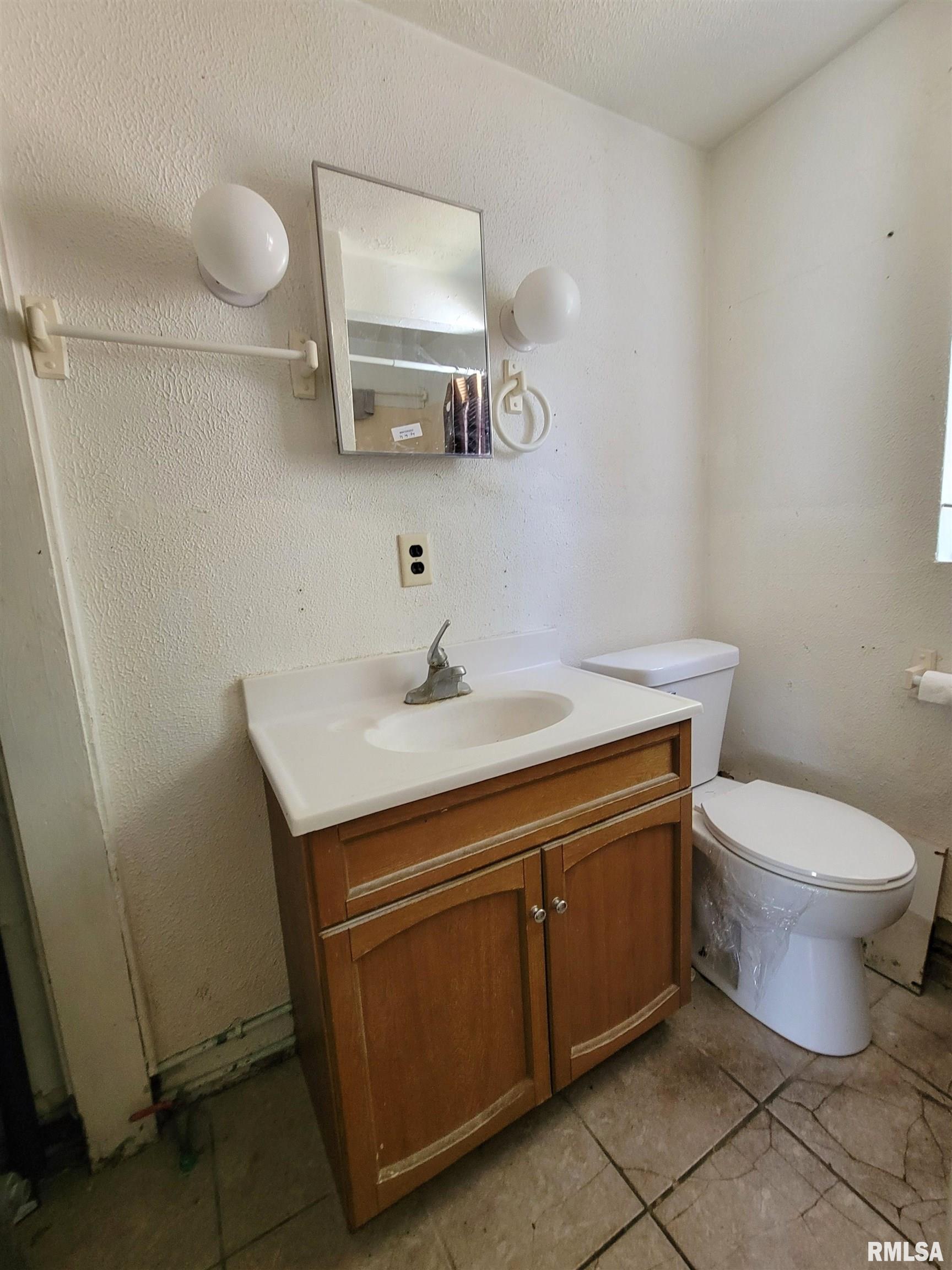 714 Monge Avenue, Pekin, Illinois image 32
