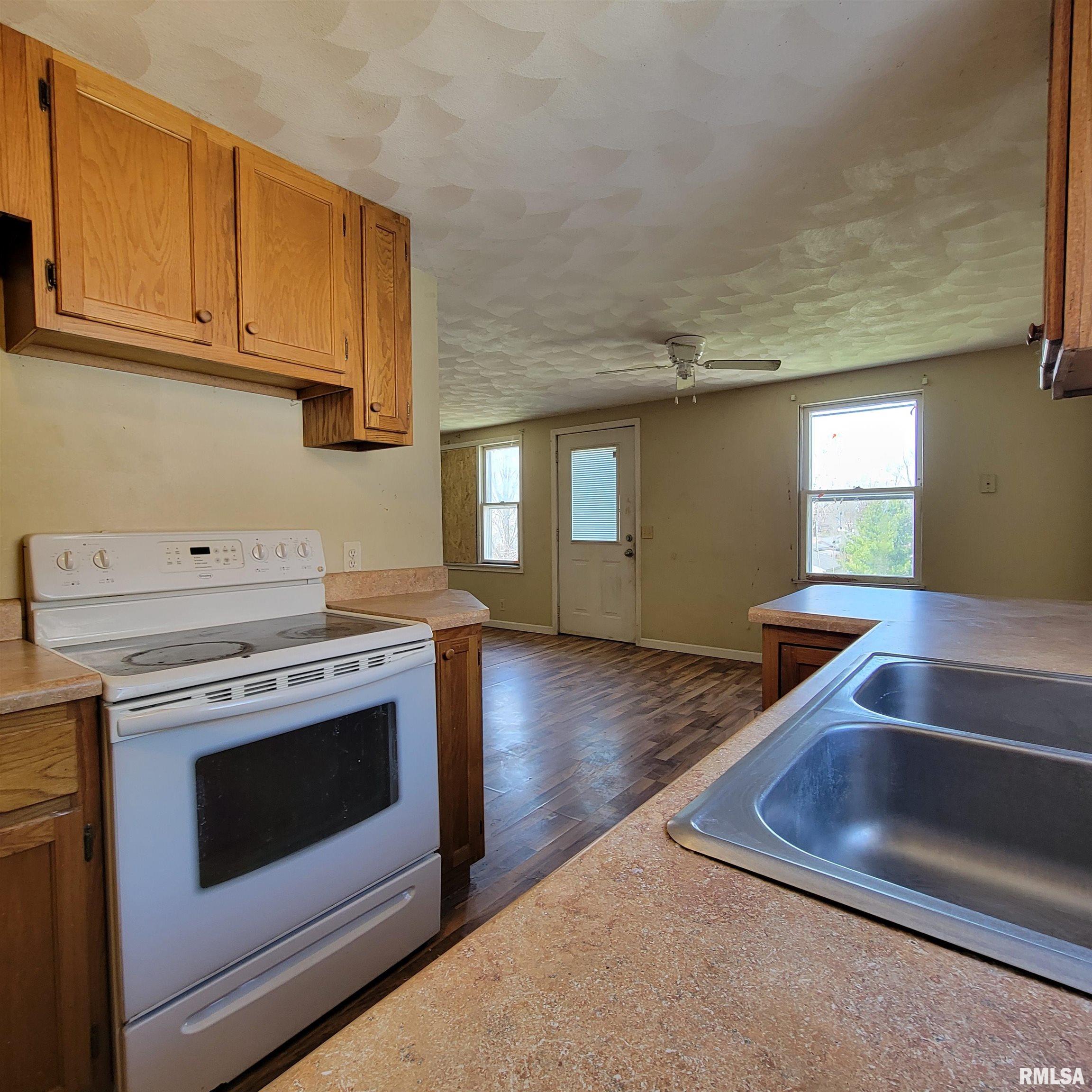 714 Monge Avenue, Pekin, Illinois image 8