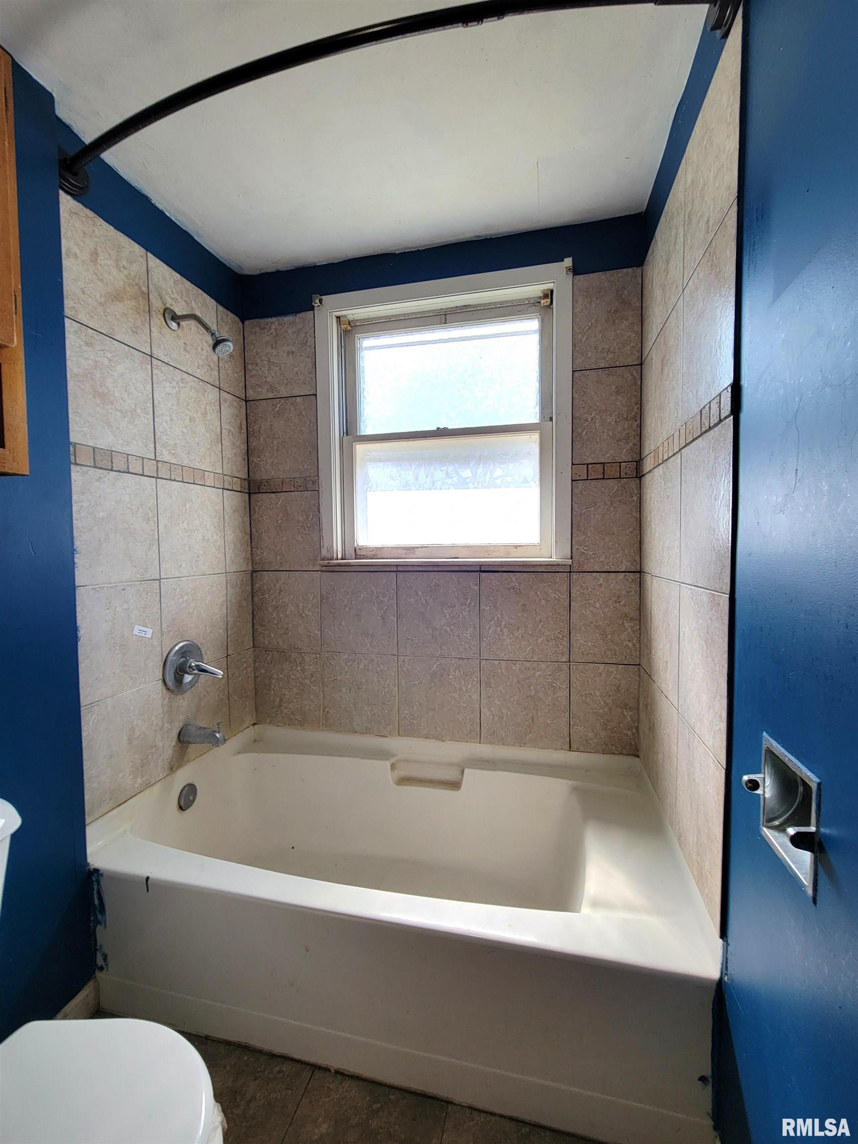 714 Monge Avenue, Pekin, Illinois image 17