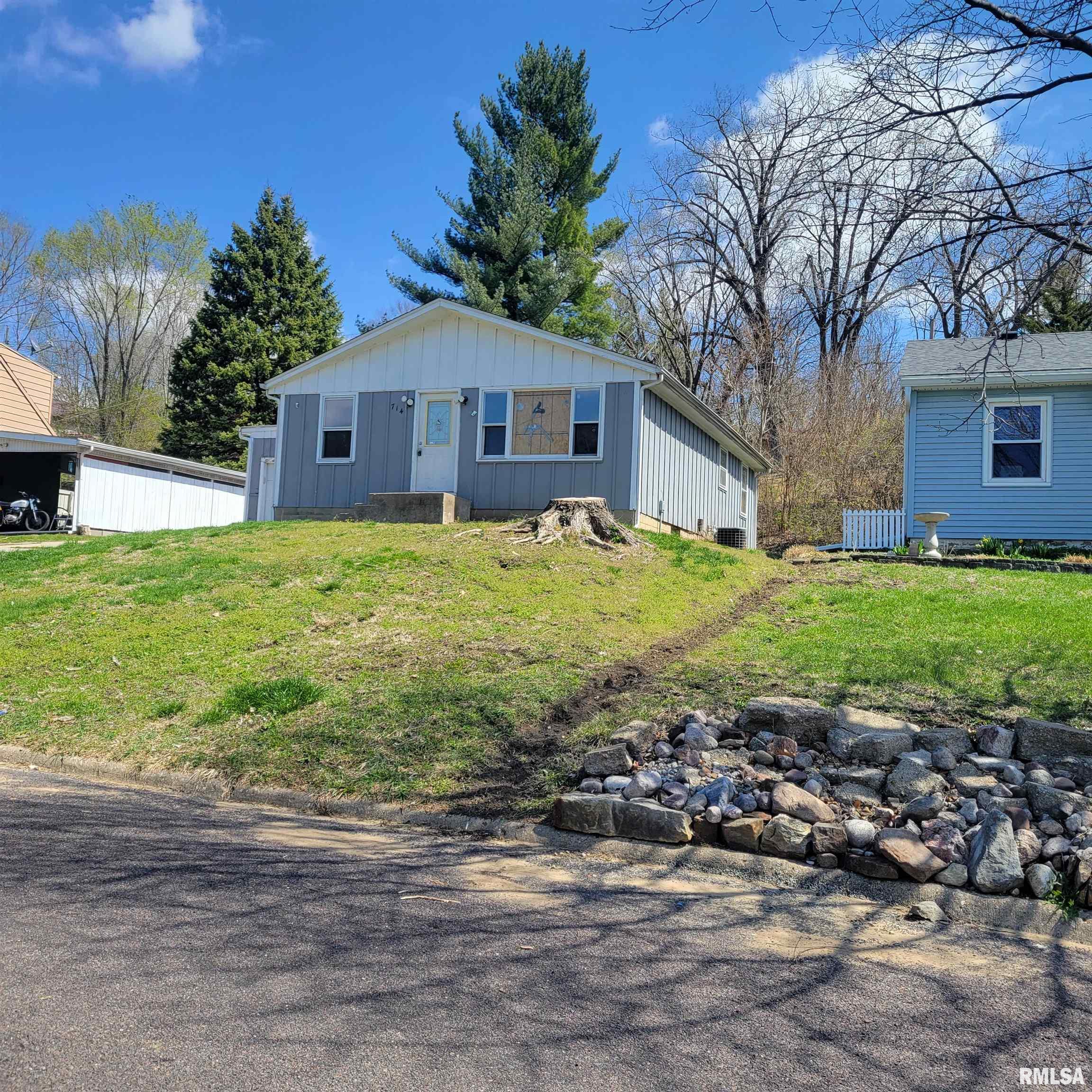 714 Monge Avenue, Pekin, Illinois image 2