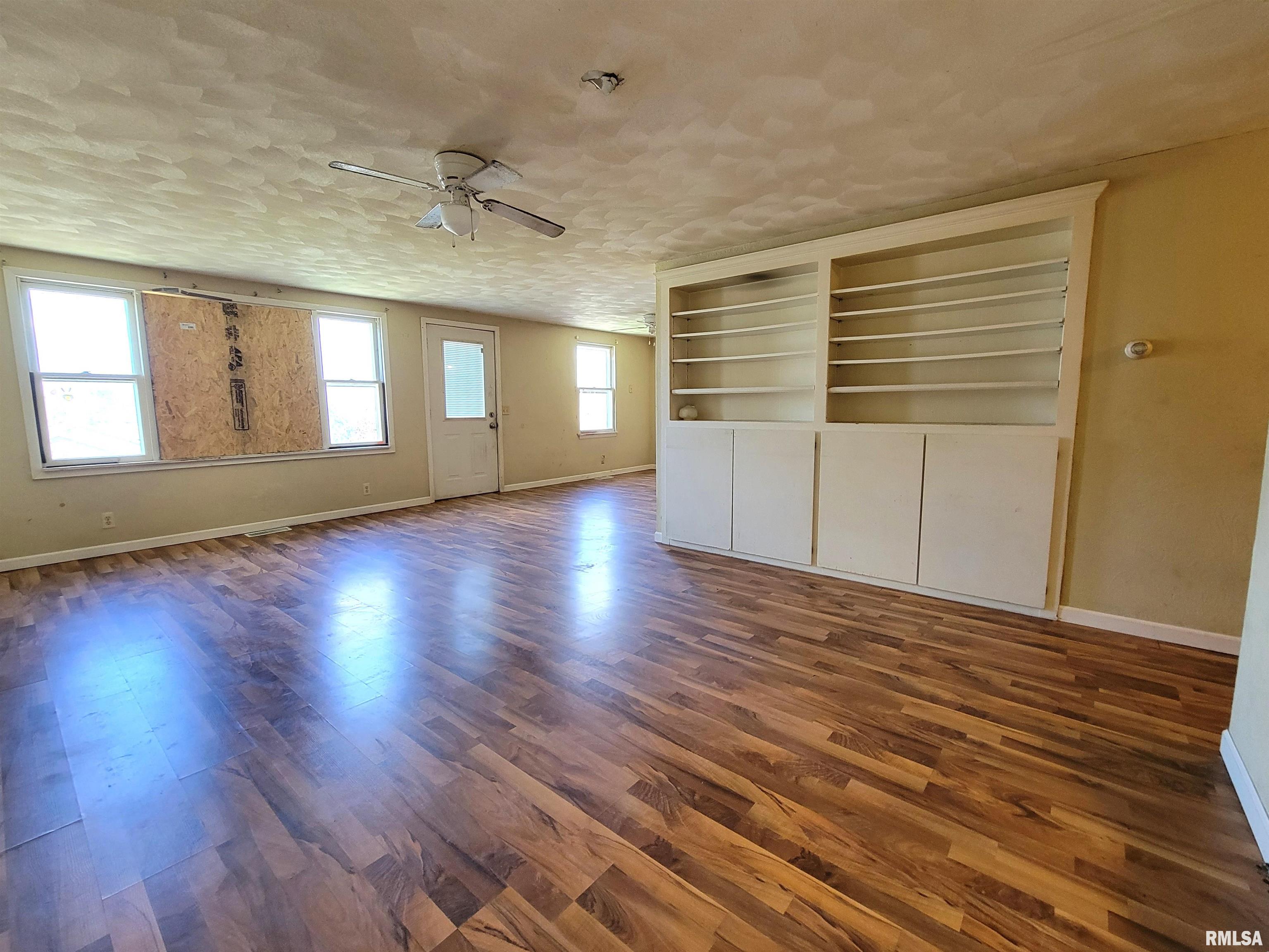 714 Monge Avenue, Pekin, Illinois image 3