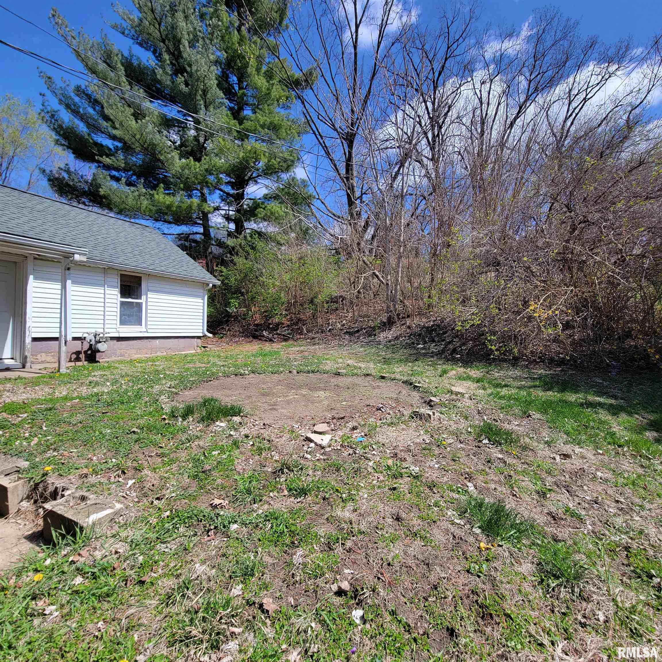 714 Monge Avenue, Pekin, Illinois image 36