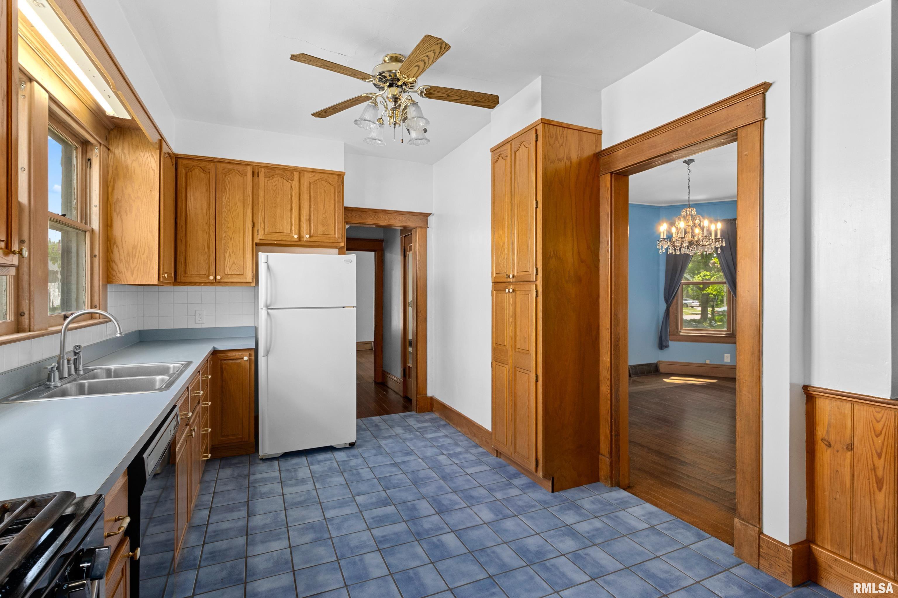 846 N Cherry Street, Galesburg, Illinois image 16