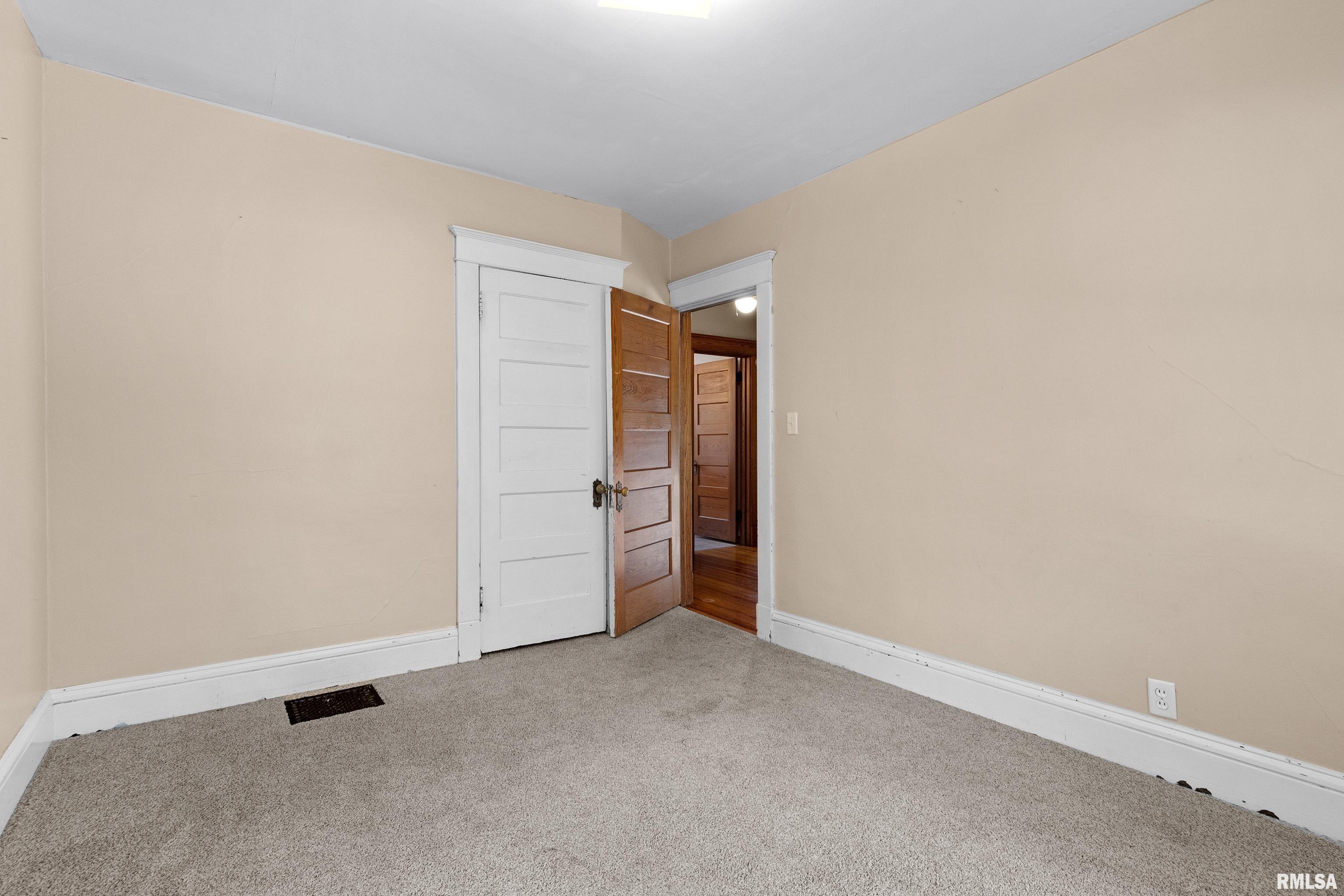 846 N Cherry Street, Galesburg, Illinois image 26