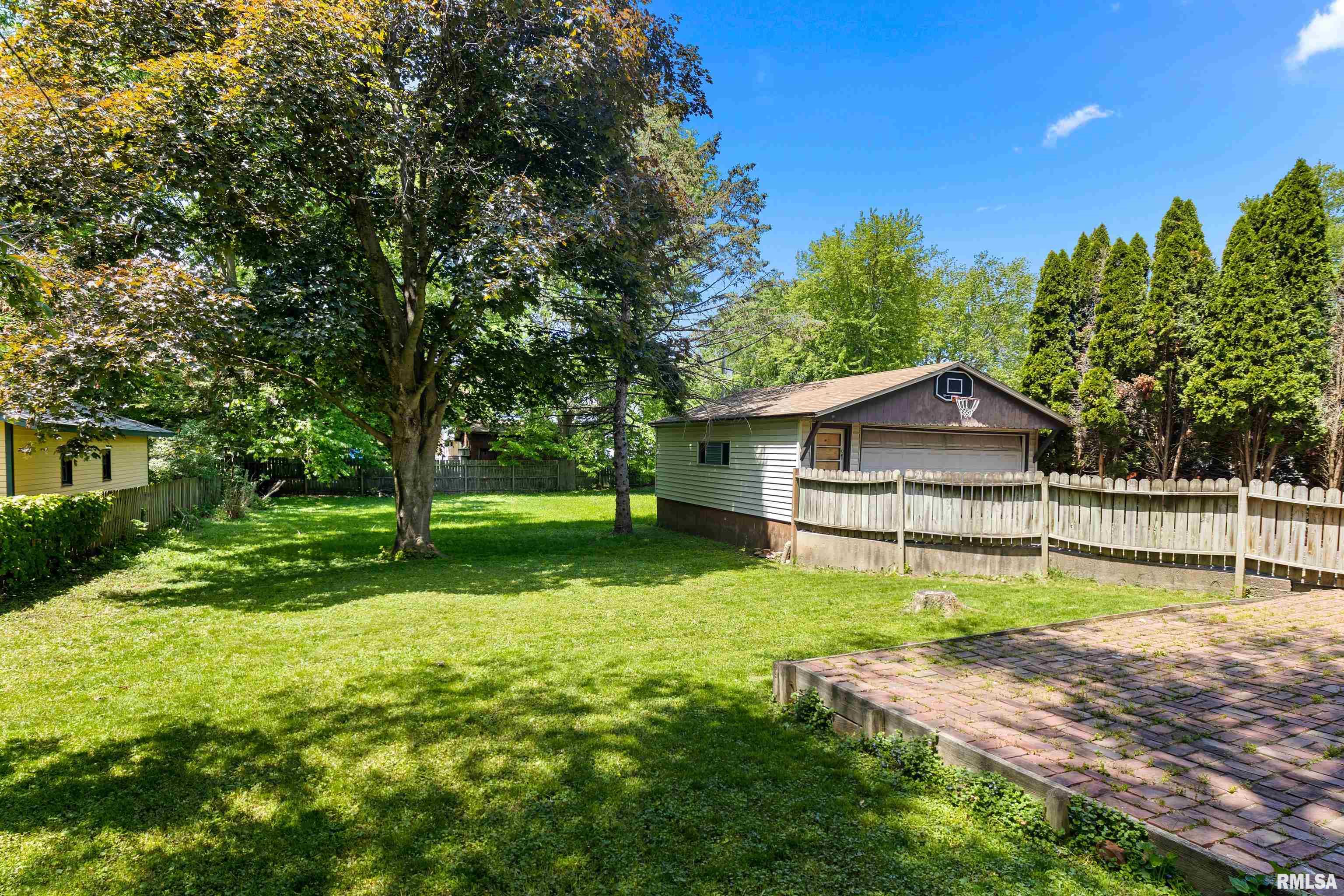 846 N Cherry Street, Galesburg, Illinois image 40