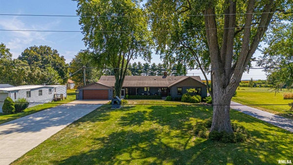 440 WALNUT ST, DAWSON, IL 62520 - Image 6b3eac9d0d5ab8e4e81bc35cdc2201ec/2542857620