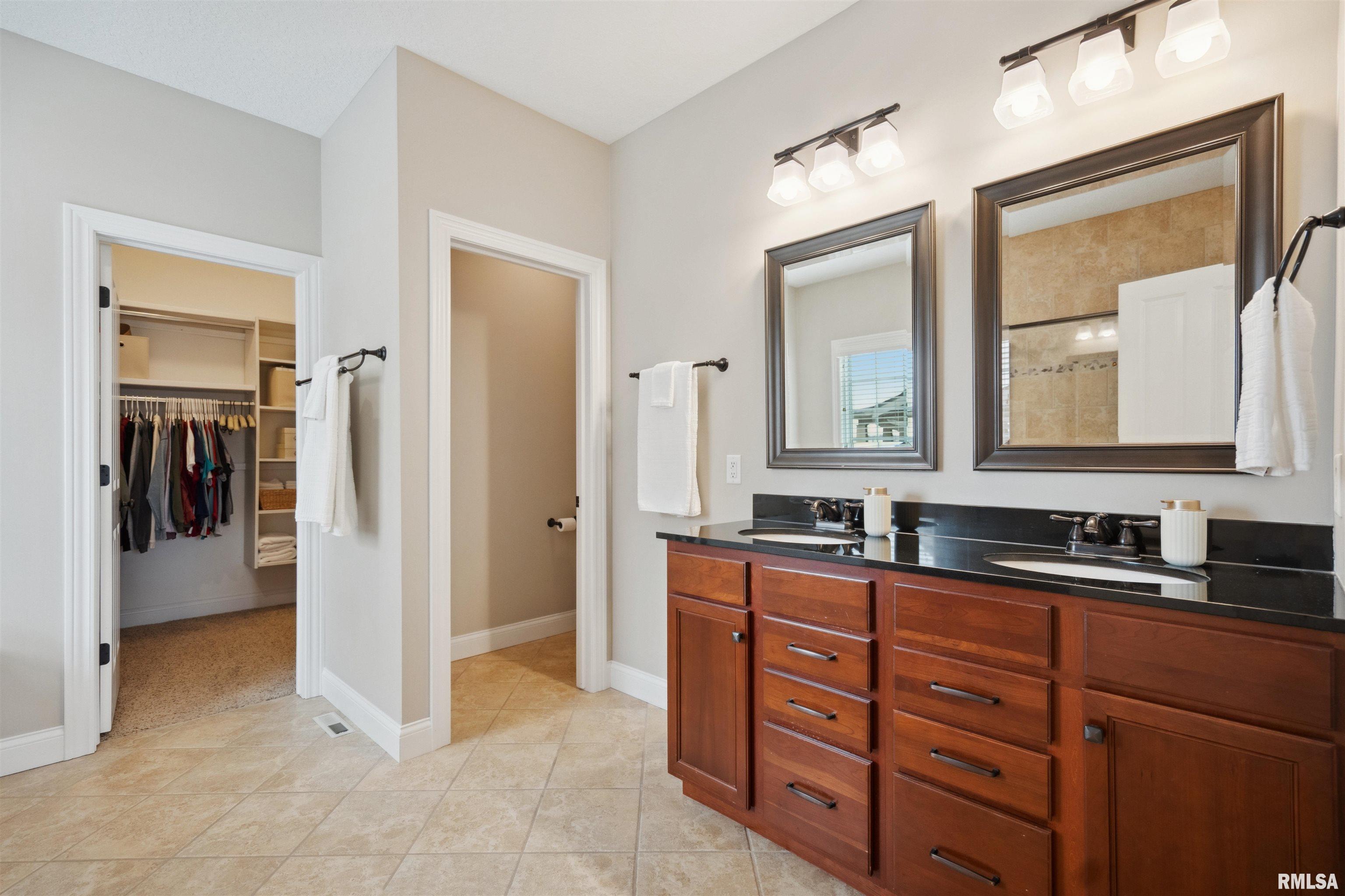 6631 Summerfield Drive, Bettendorf, Iowa image 20