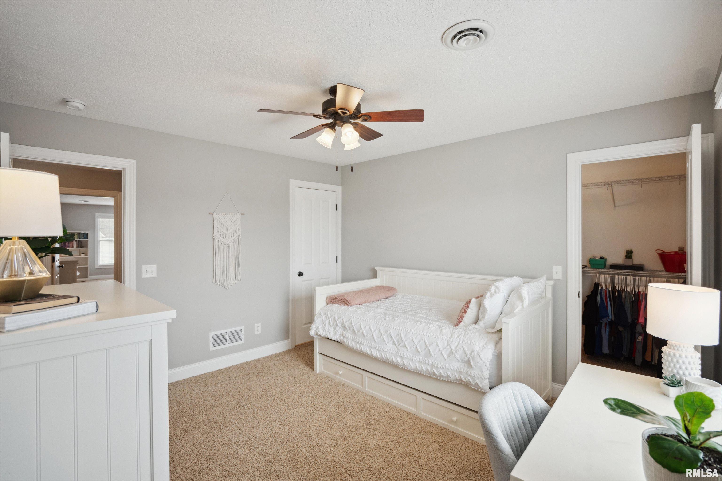 6631 Summerfield Drive, Bettendorf, Iowa image 28