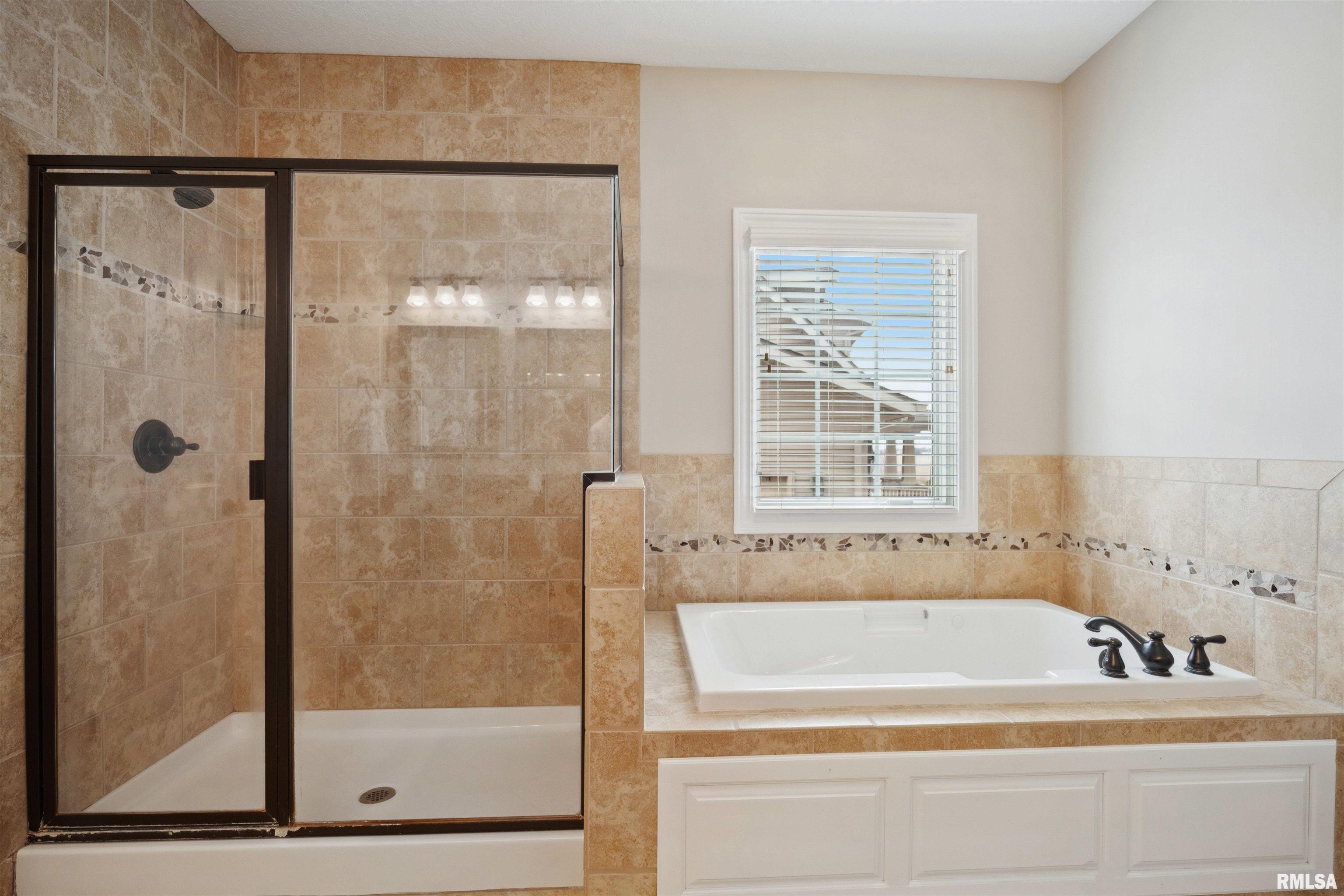 6631 Summerfield Drive, Bettendorf, Iowa image 19