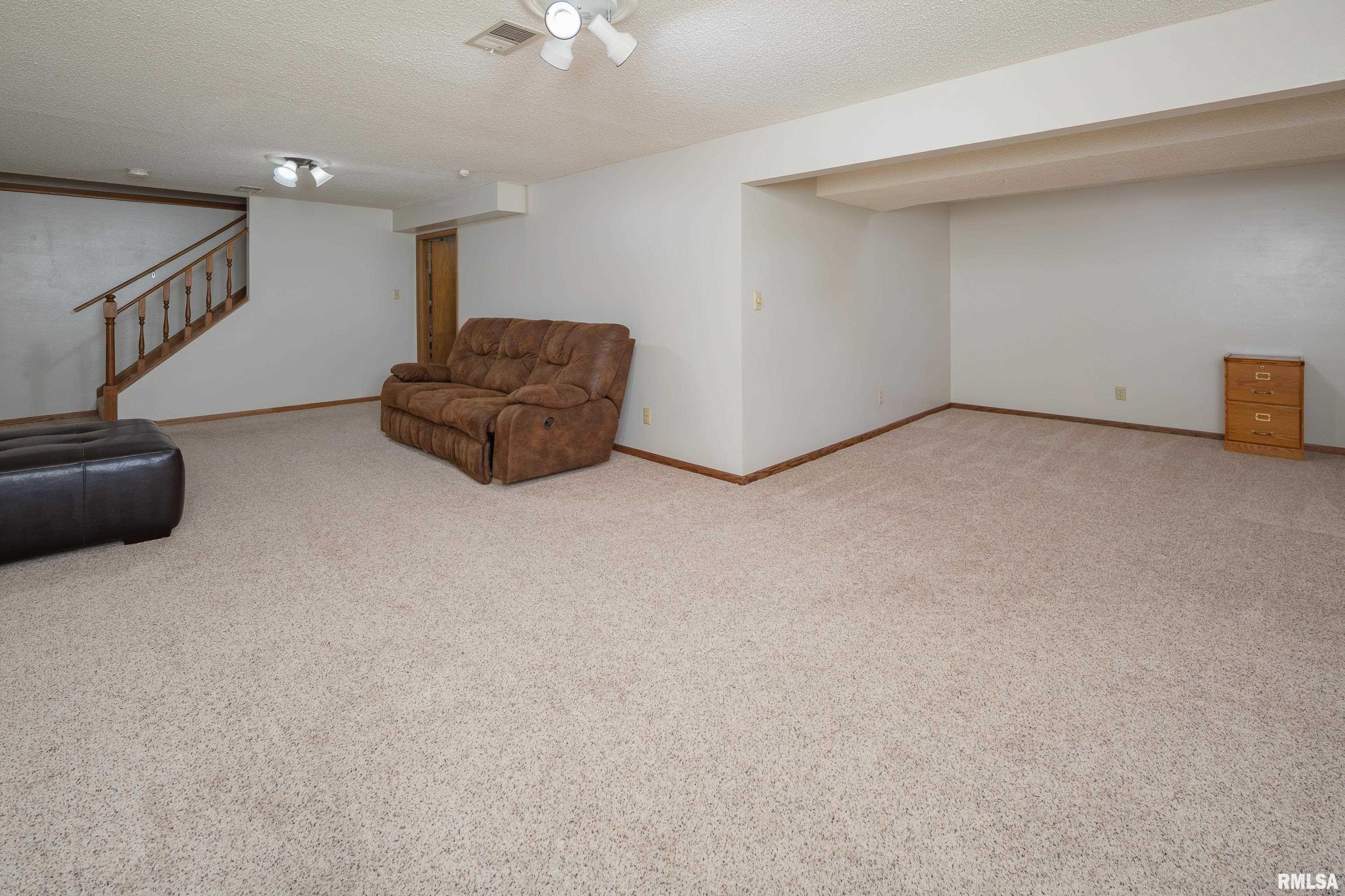 2828 Jersey Ridge Road, Davenport, Iowa image 20