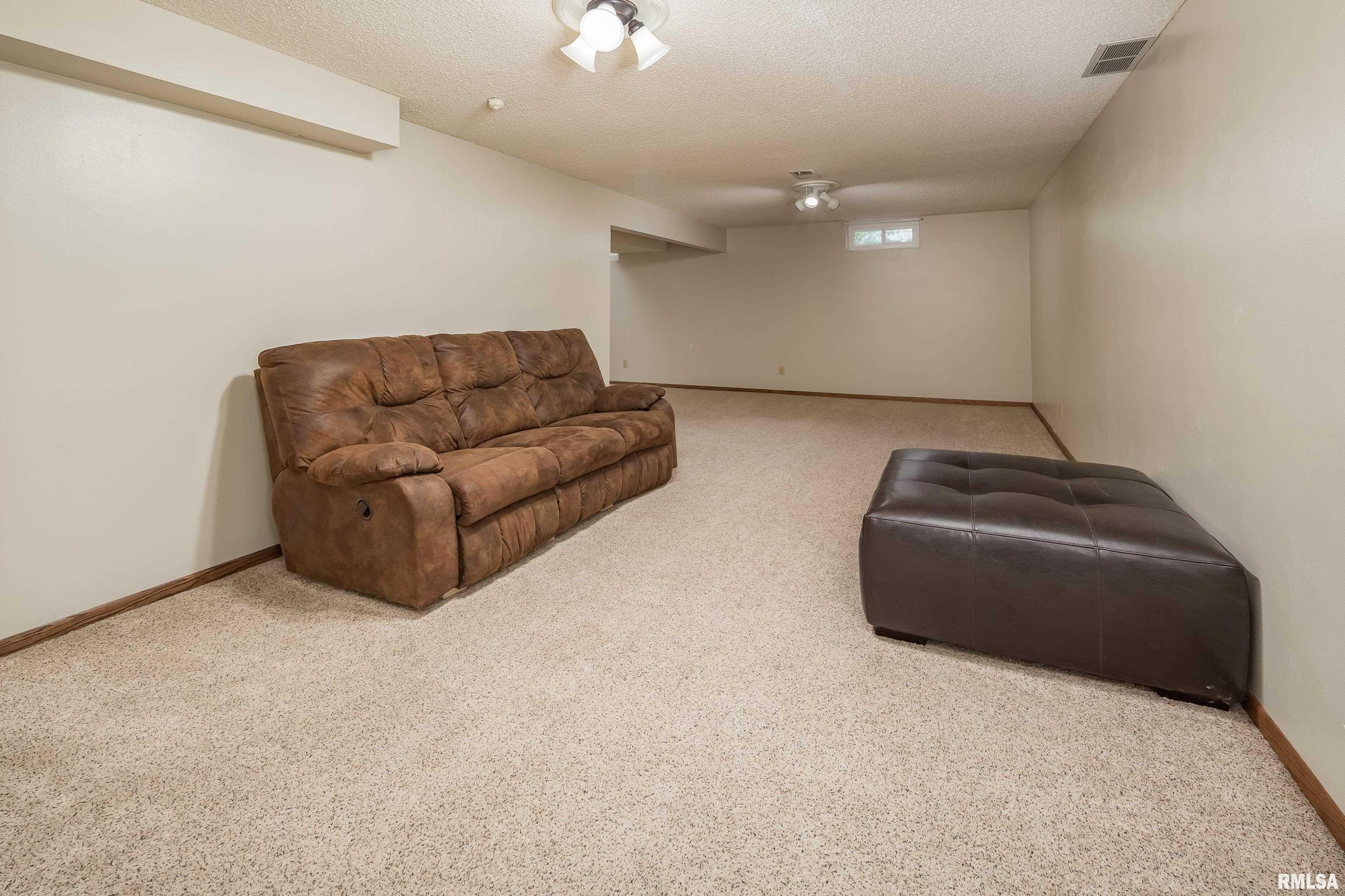 2828 Jersey Ridge Road, Davenport, Iowa image 19