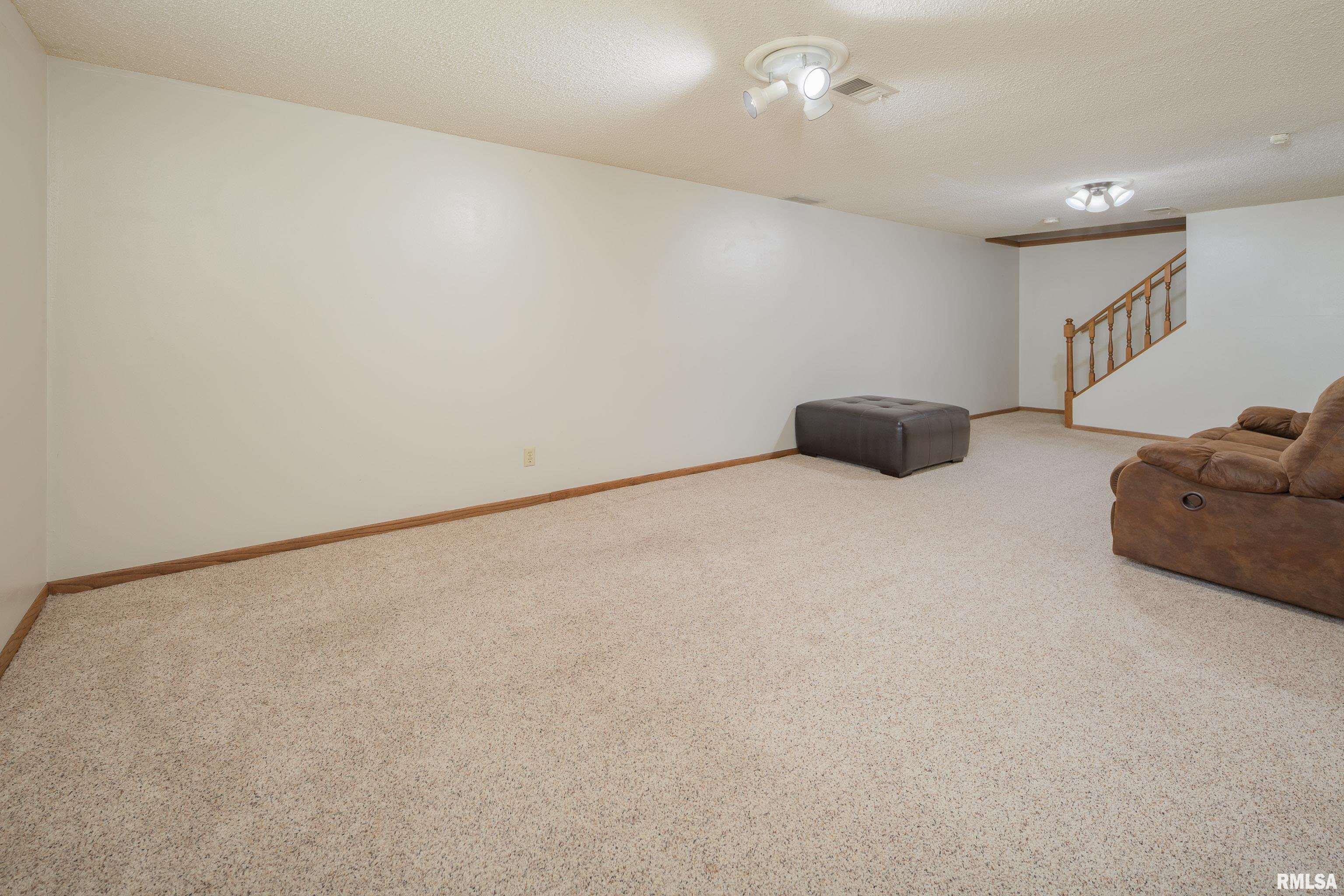 2828 Jersey Ridge Road, Davenport, Iowa image 21