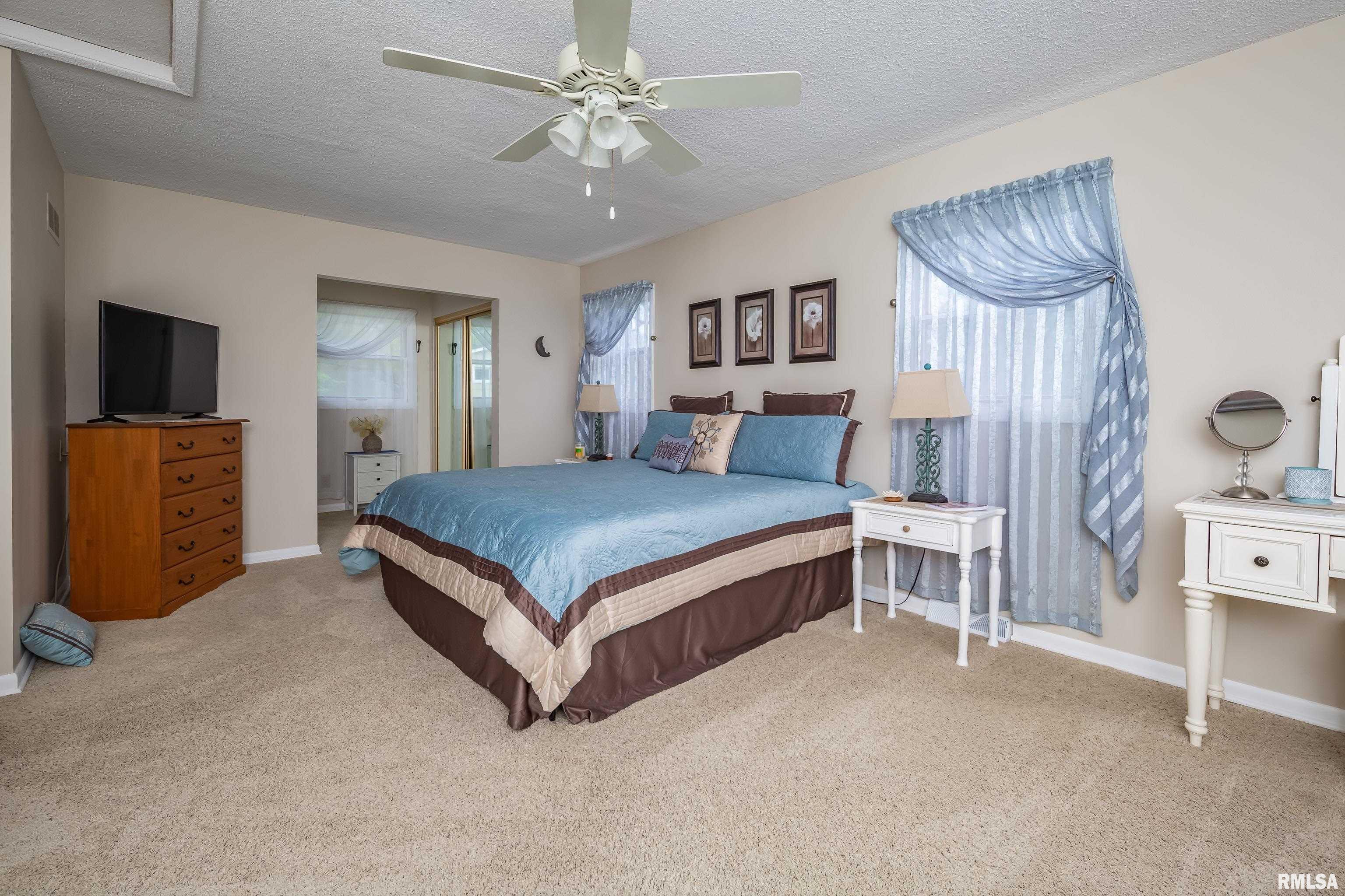 2828 Jersey Ridge Road, Davenport, Iowa image 24