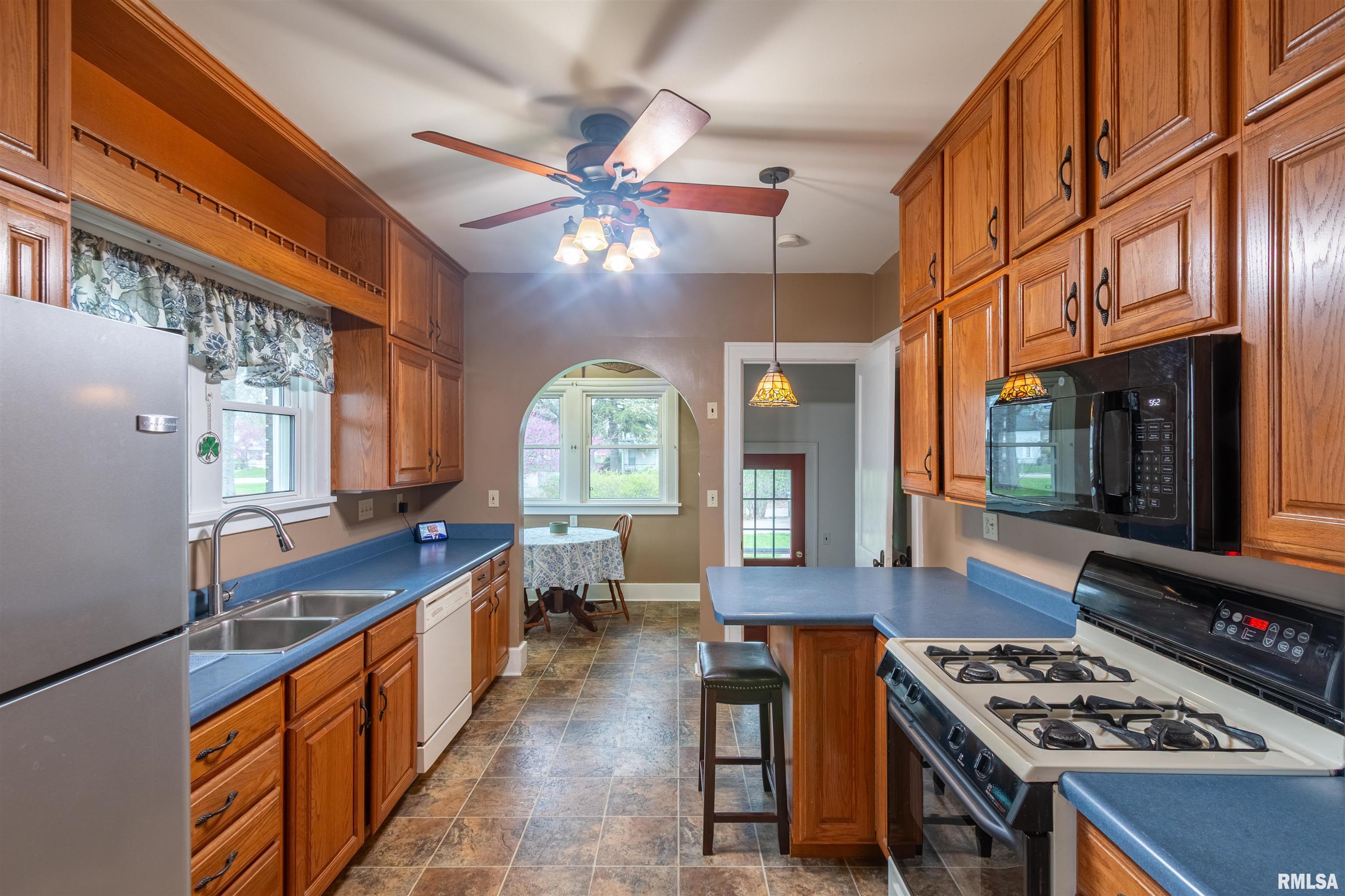 2671 Main Street, Davenport, Iowa image 12