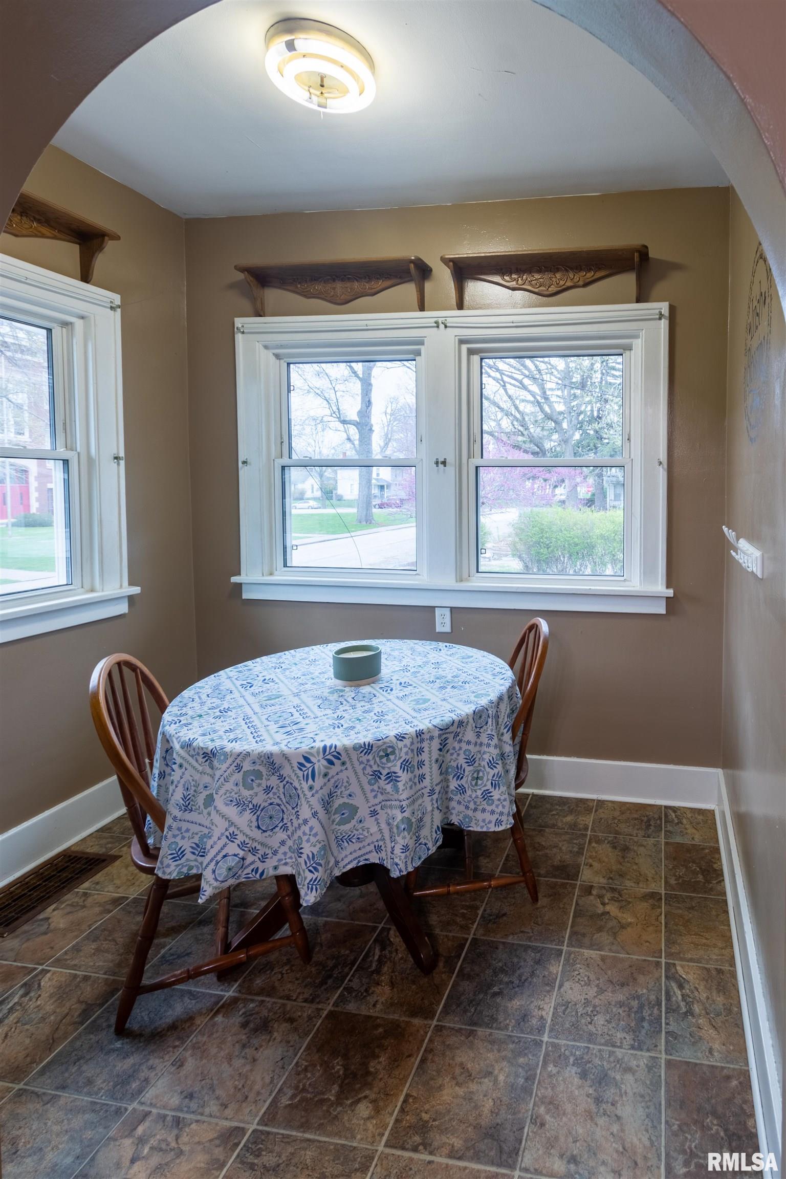 2671 Main Street, Davenport, Iowa image 11