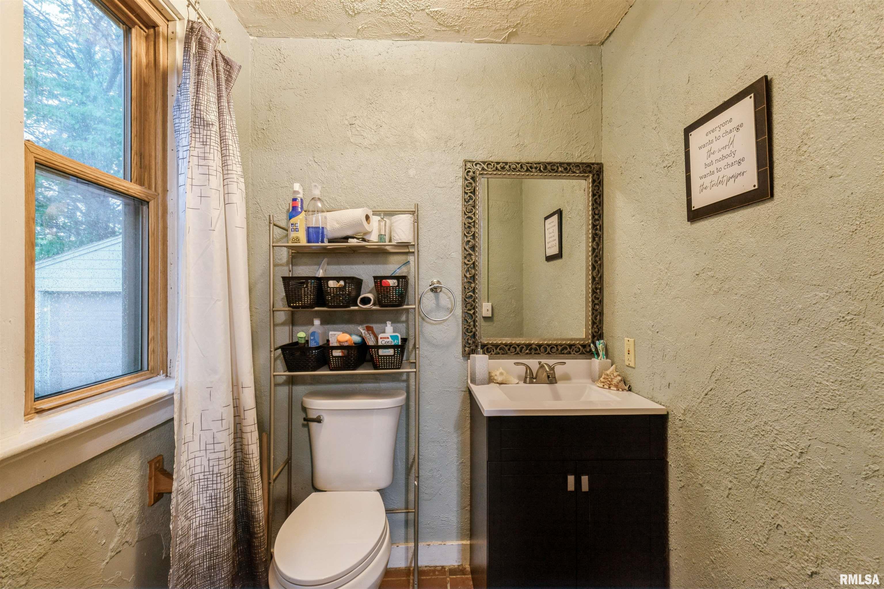 1131 W 10th Street, Davenport, Iowa image 9