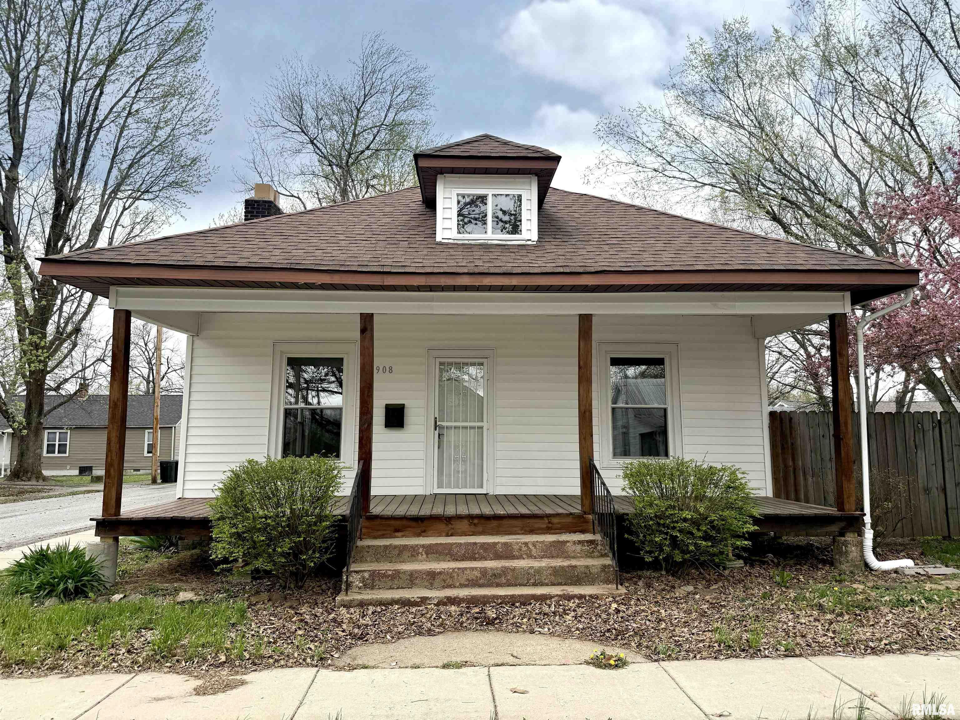 908 S Buchanan Street, Marion, Illinois image 1