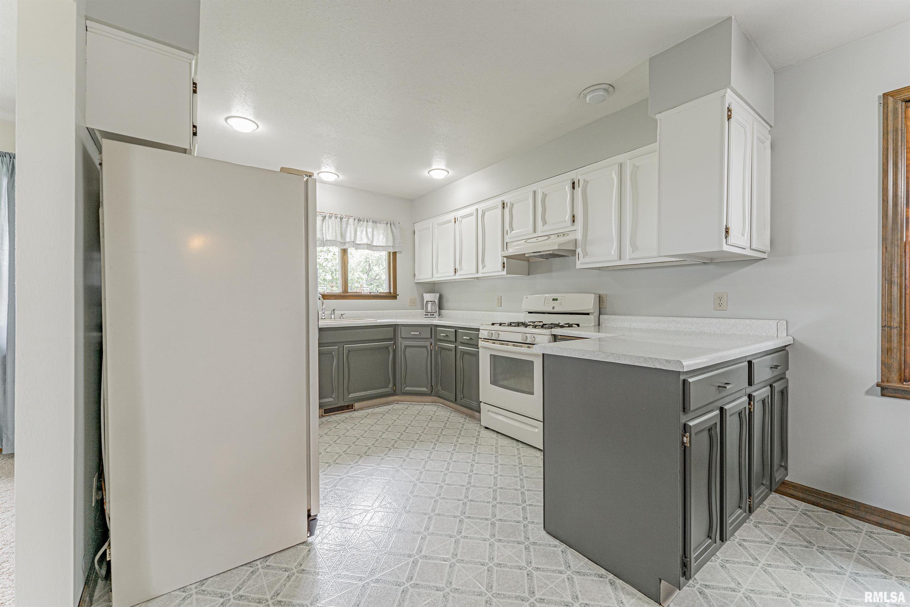 1598 700th Avenue, Lincoln, Illinois image 14