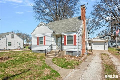 Homes For Sale - 359 E Tremont Street<br/> Waverly, IL 62692