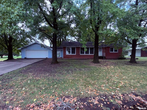 Homes For Sale - 707 S Broadway Street<br/> Sesser, IL 62884