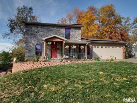 Homes For Sale - 911 Ridgewood Drive<br/> Quincy, IL 62301