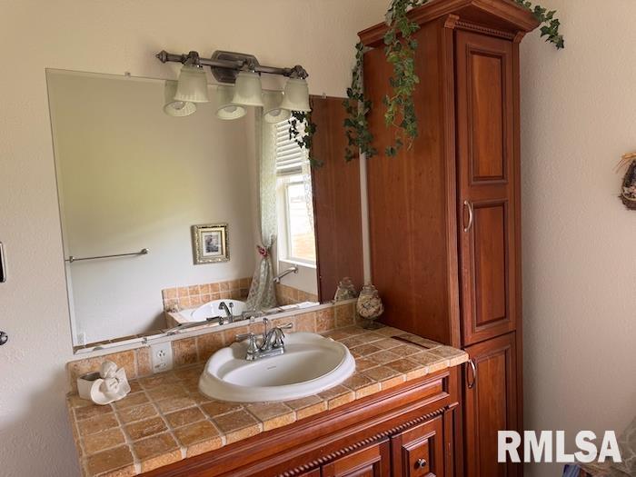 24211 N Carver Road, Canton, Illinois image 12
