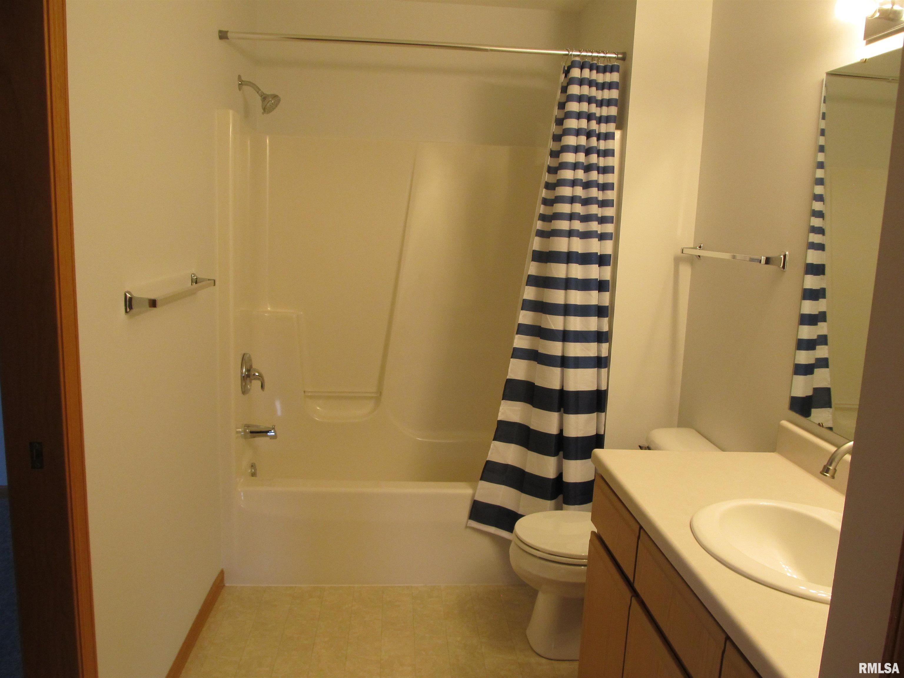 4186 Fairview Drive #5, Bettendorf, Iowa image 6