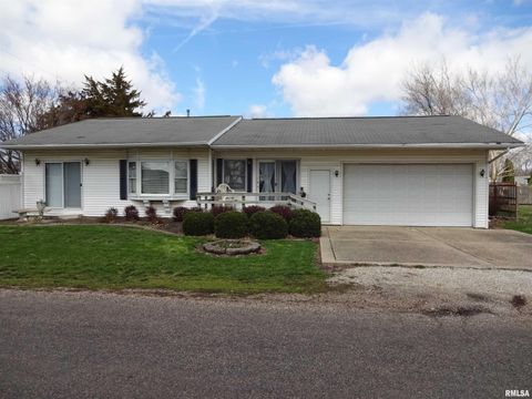 Homes For Sale - 496 S Miller Street<br/> Waverly, IL 62692