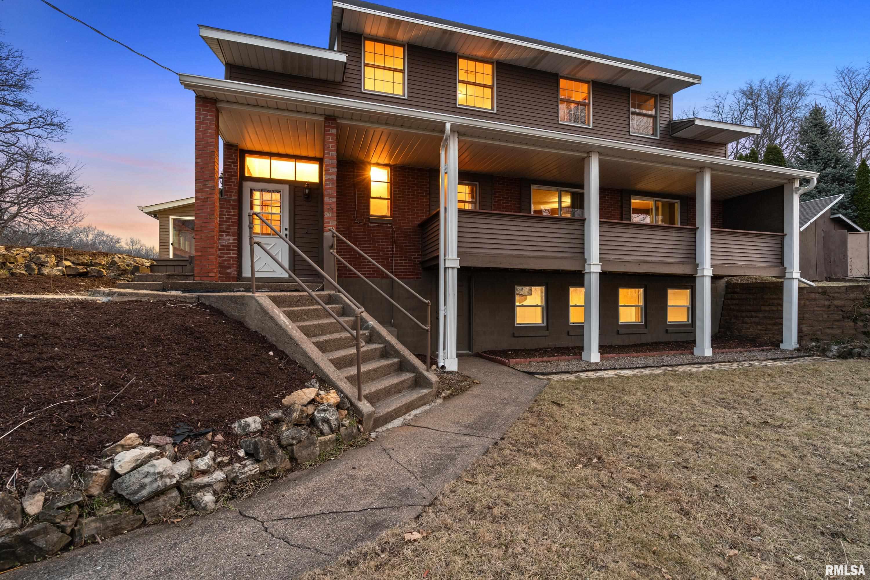 7216 Valley Drive, Bettendorf, Iowa image 1