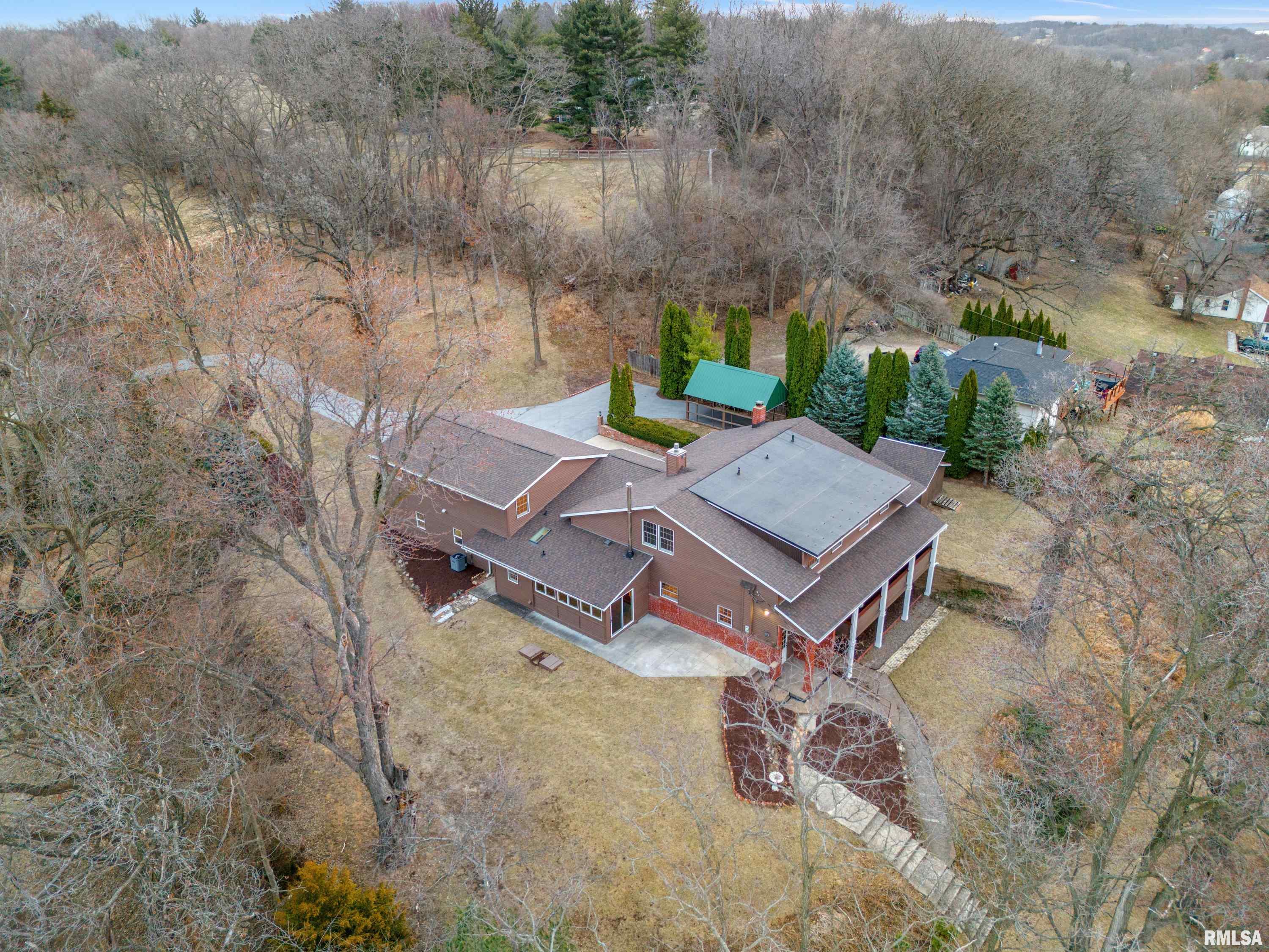 7216 Valley Drive, Bettendorf, Iowa image 9