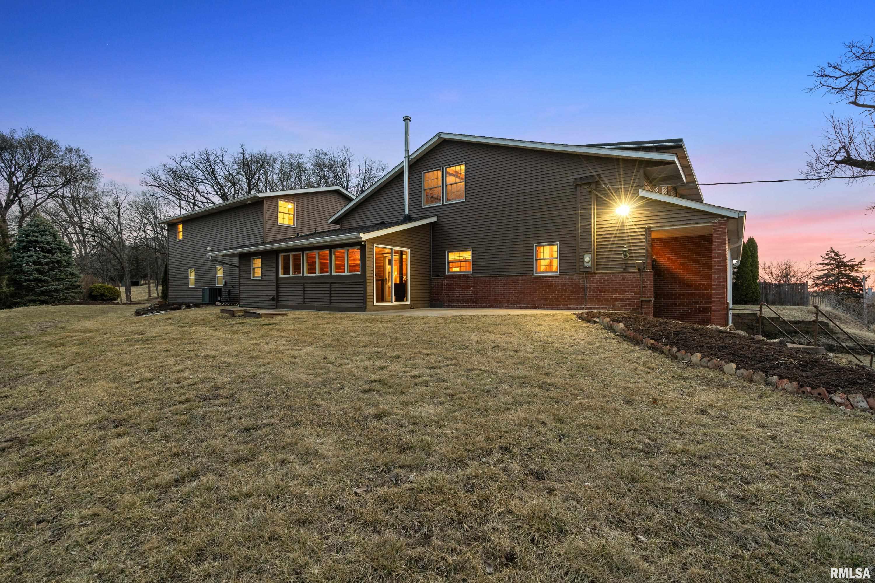 7216 Valley Drive, Bettendorf, Iowa image 3