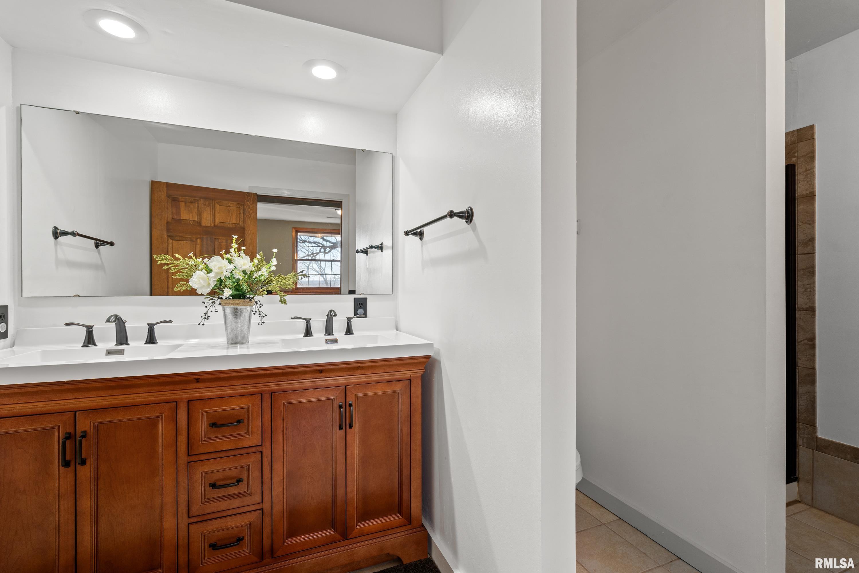 7216 Valley Drive, Bettendorf, Iowa image 40